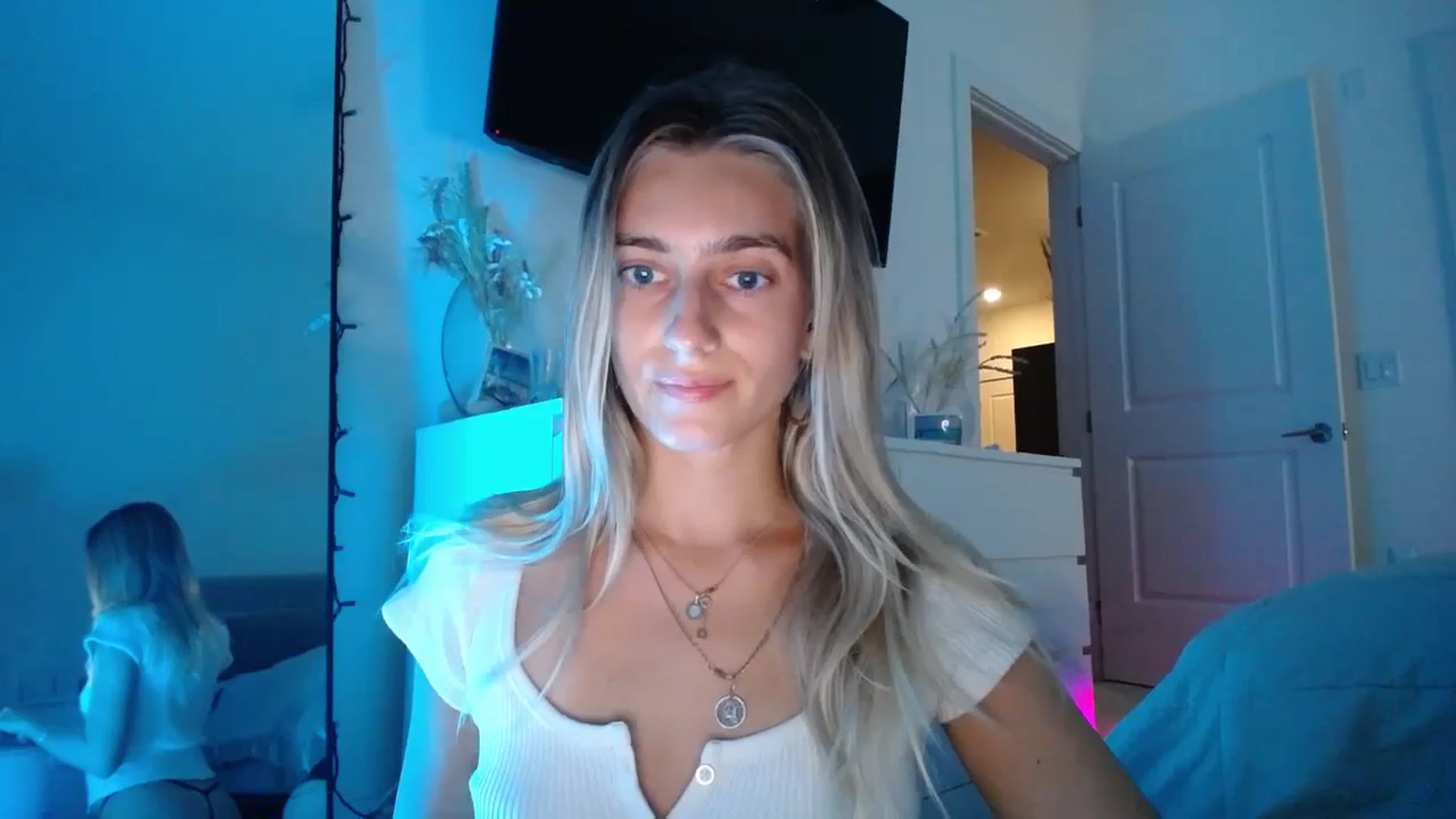 Gallery image thumbnail from Vodka_Queen's myfreecams stream on, 12/03/2023, 03:35 image 4 of 20