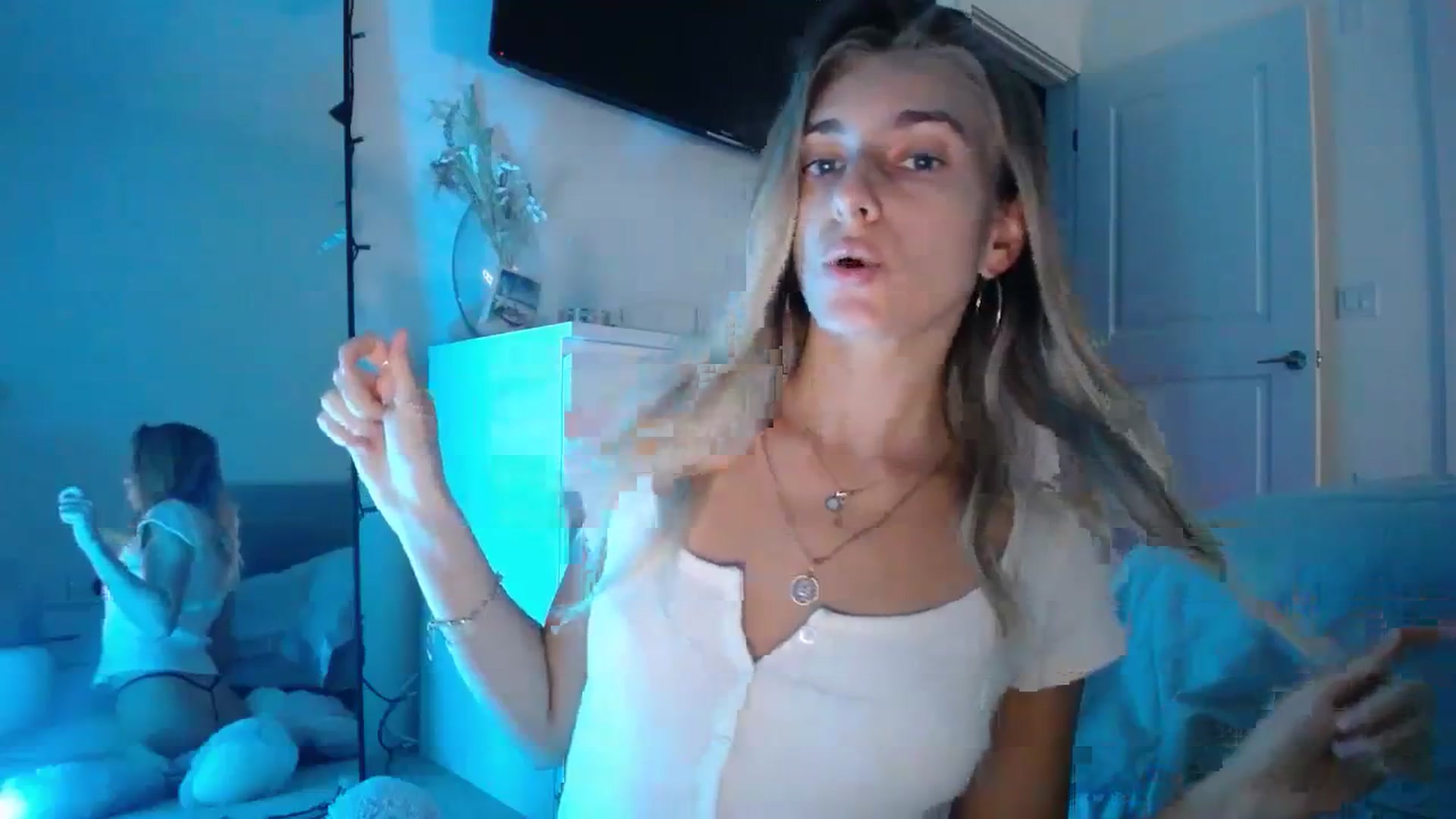 Gallery image thumbnail from Vodka_Queen's myfreecams stream on, 12/03/2023, 03:35 image 2 of 20