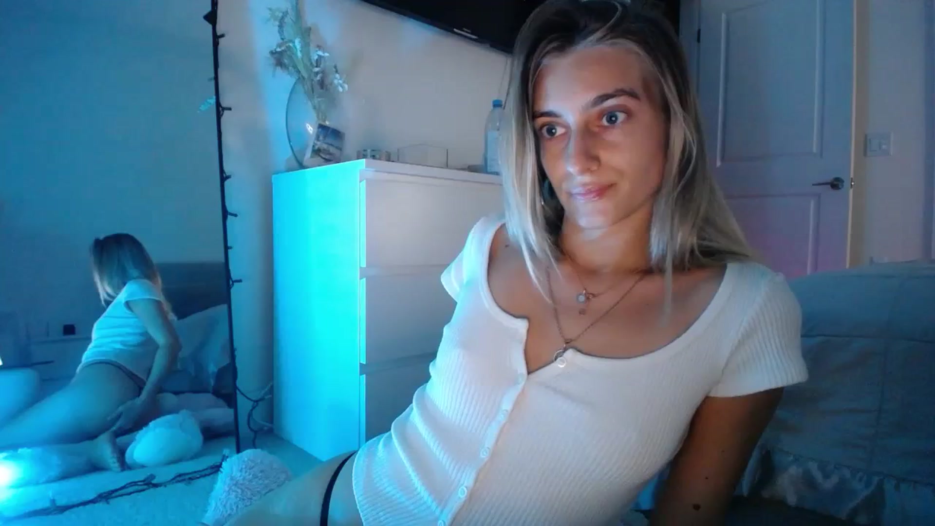 Gallery image thumbnail from Vodka_Queen's myfreecams stream on, 12/03/2023, 03:35 image 1 of 20