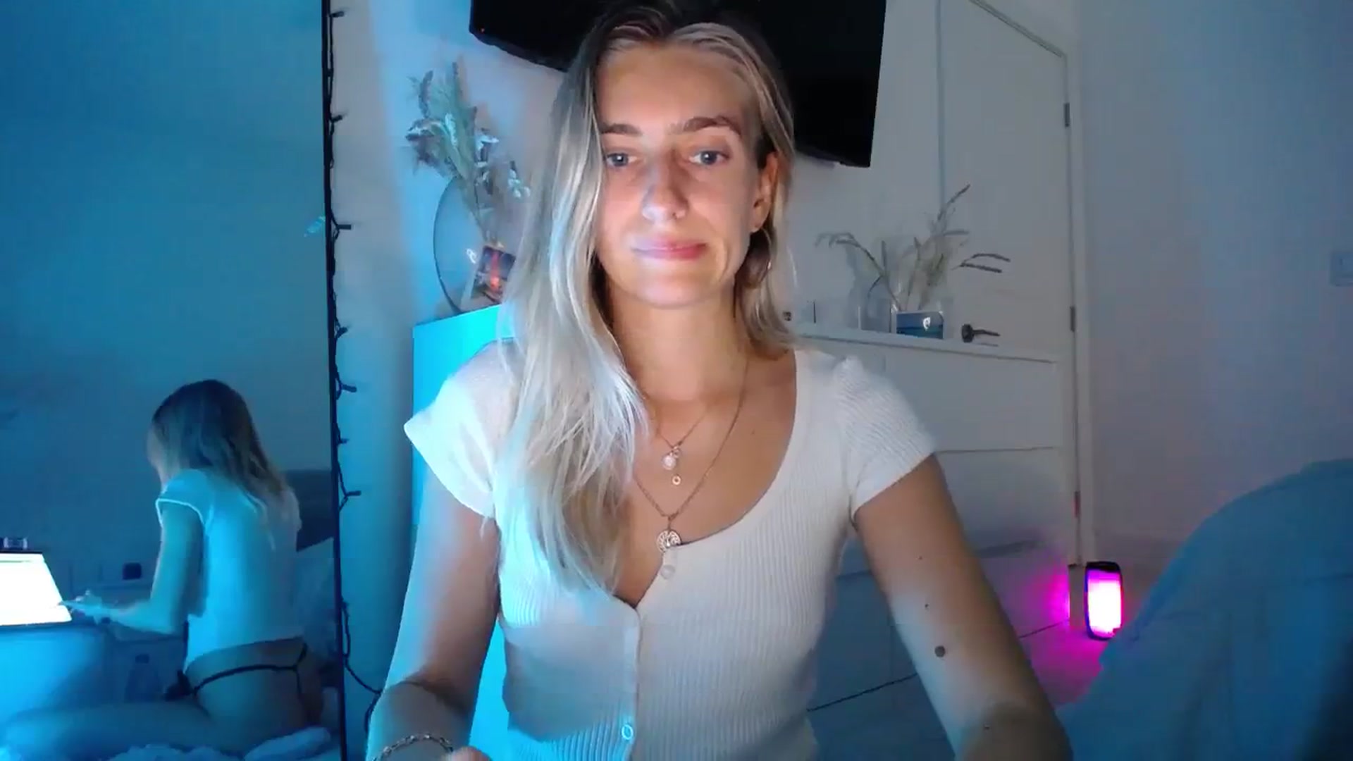 Gallery image thumbnail from Vodka_Queen's myfreecams stream on, 12/03/2023, 05:52 image 9 of 20