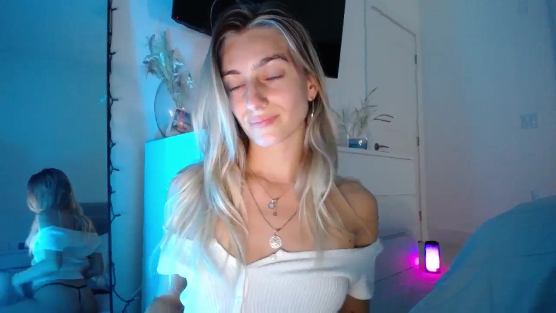 Gallery image thumbnail from Vodka_Queen's myfreecams stream on, 12/03/2023, 05:52 image 16 of 20