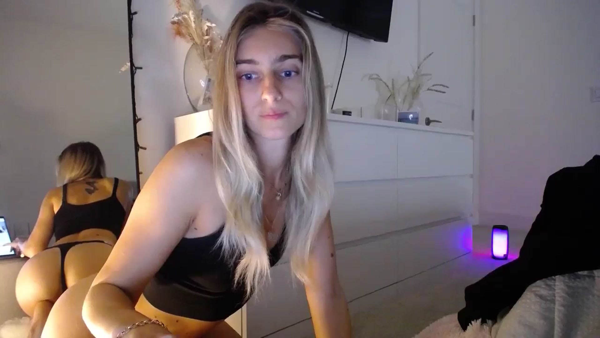 Gallery image thumbnail from Vodka_Queen's myfreecams stream on, 12/05/2023, 02:09 image 2 of 20