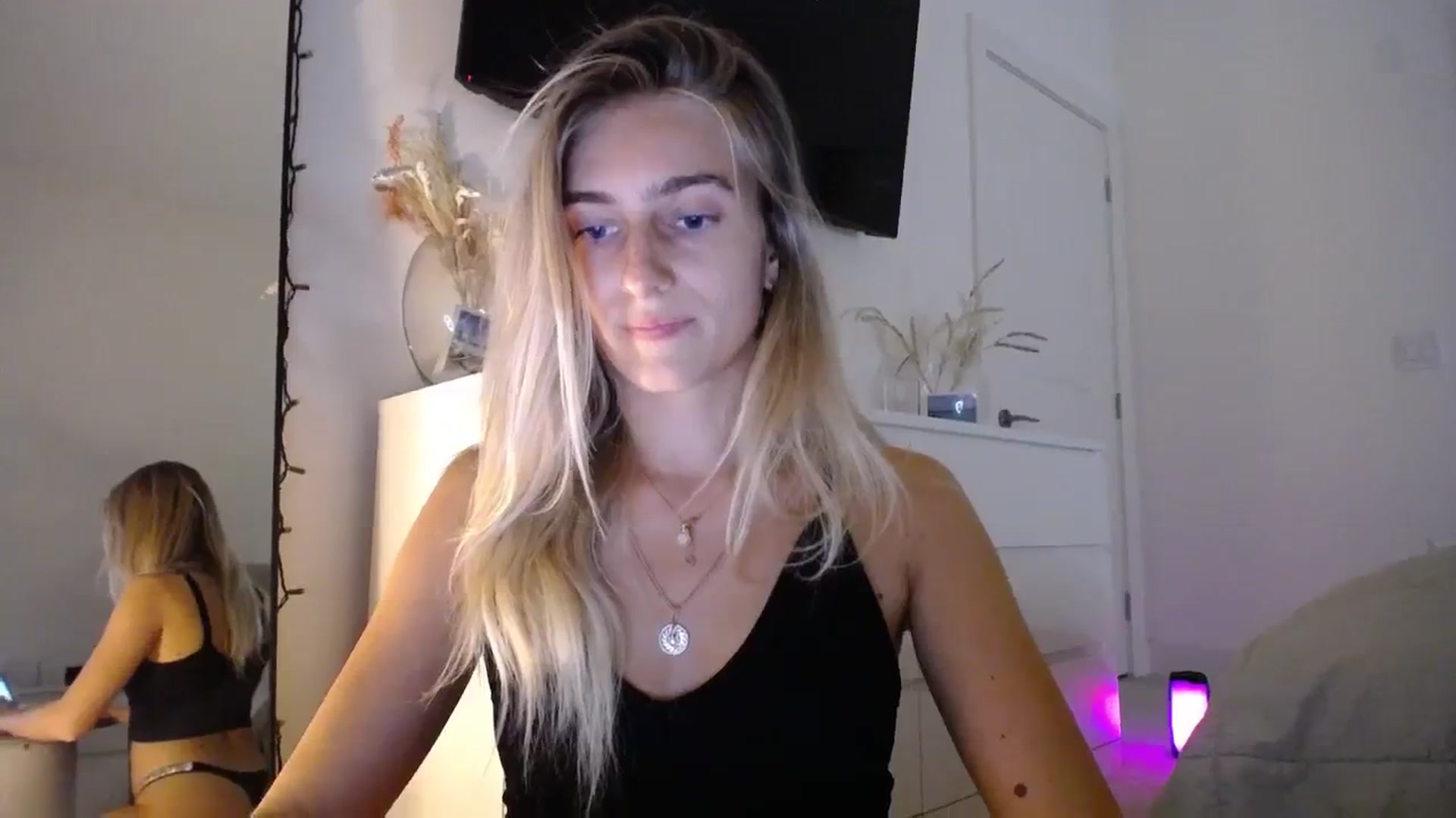 Gallery image thumbnail from Vodka_Queen's myfreecams stream on, 12/05/2023, 02:09 image 17 of 20