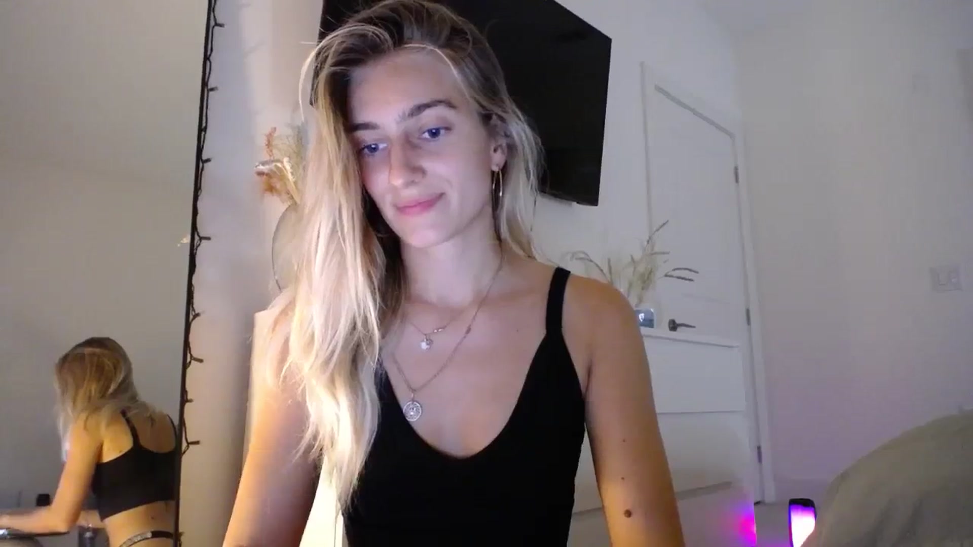Gallery image thumbnail from Vodka_Queen's myfreecams stream on, 12/05/2023, 02:09 image 16 of 20
