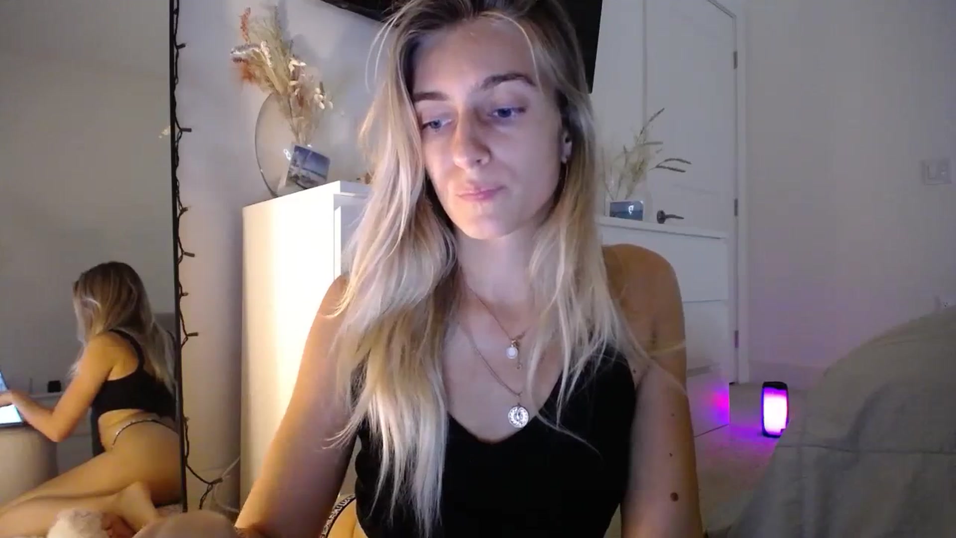 Gallery image thumbnail from Vodka_Queen's myfreecams stream on, 12/05/2023, 02:09 image 18 of 20