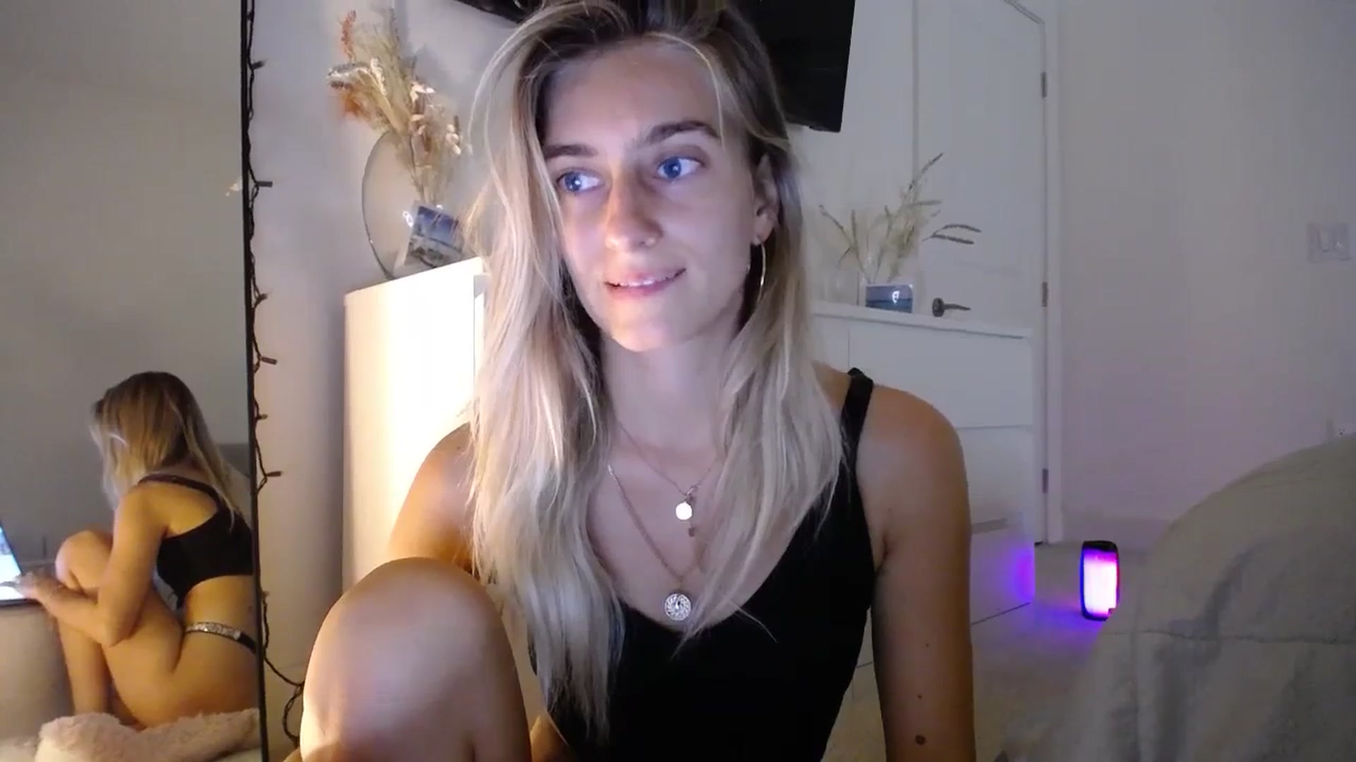 Gallery image thumbnail from Vodka_Queen's myfreecams stream on, 12/05/2023, 02:09 image 19 of 20