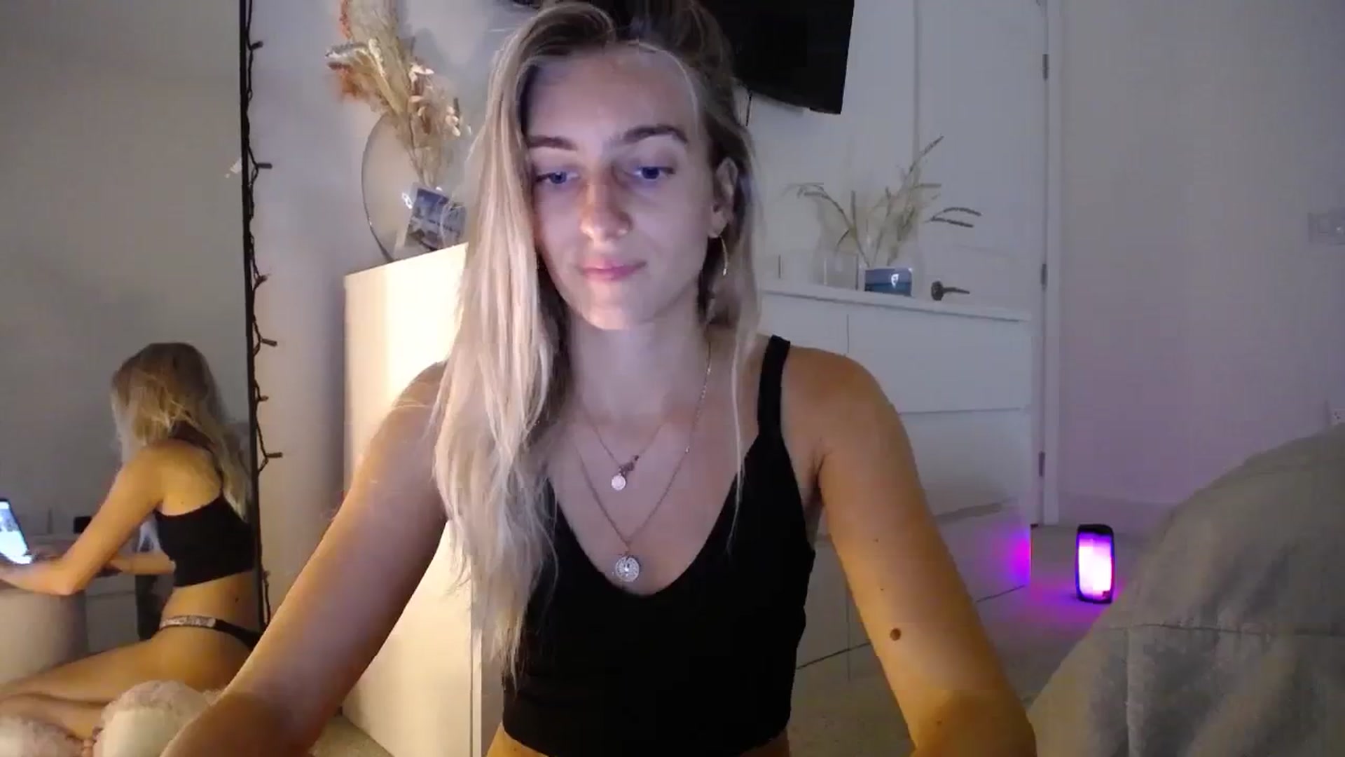 Gallery image thumbnail from Vodka_Queen's myfreecams stream on, 12/05/2023, 02:09 image 14 of 20