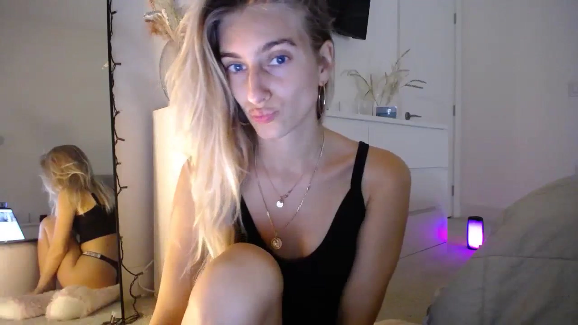 Gallery image thumbnail from Vodka_Queen's myfreecams stream on, 12/05/2023, 02:09 image 12 of 20