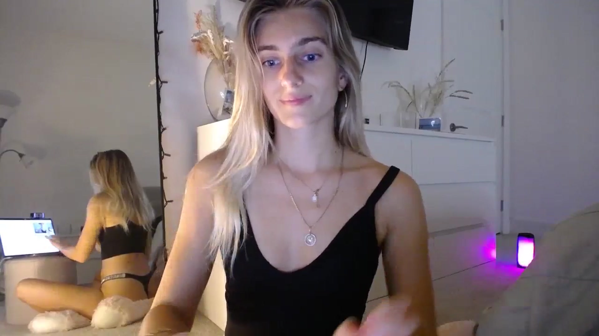 Gallery image thumbnail from Vodka_Queen's myfreecams stream on, 12/05/2023, 02:09 image 6 of 20