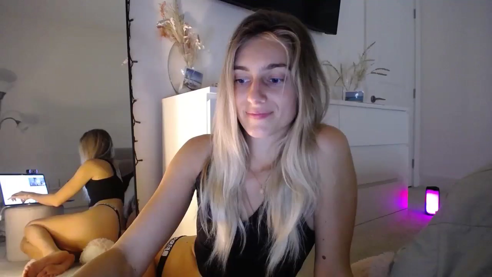 Gallery image thumbnail from Vodka_Queen's myfreecams stream on, 12/05/2023, 02:09 image 4 of 20