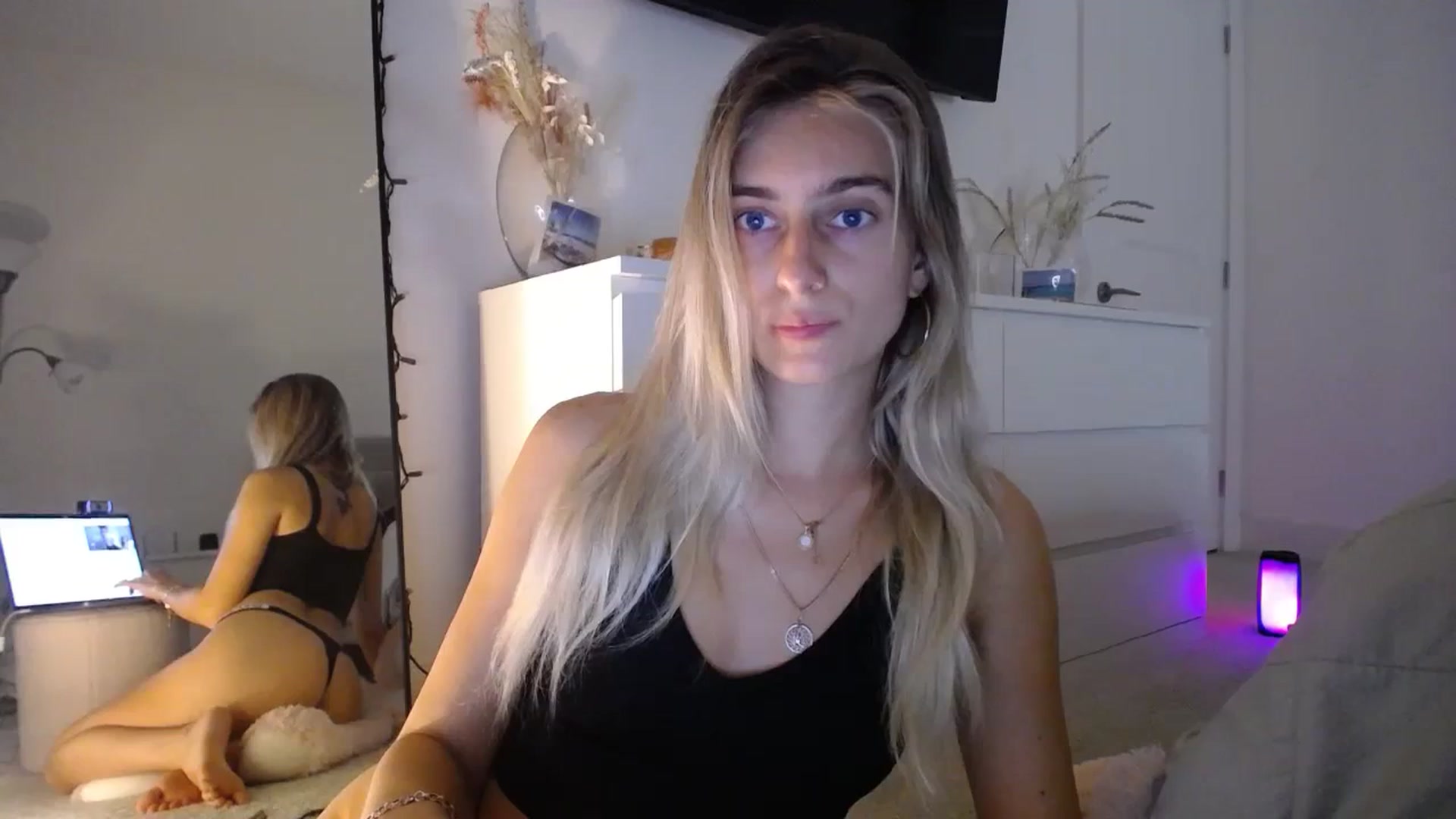 Gallery image thumbnail from Vodka_Queen's myfreecams stream on, 12/05/2023, 02:09 image 3 of 20