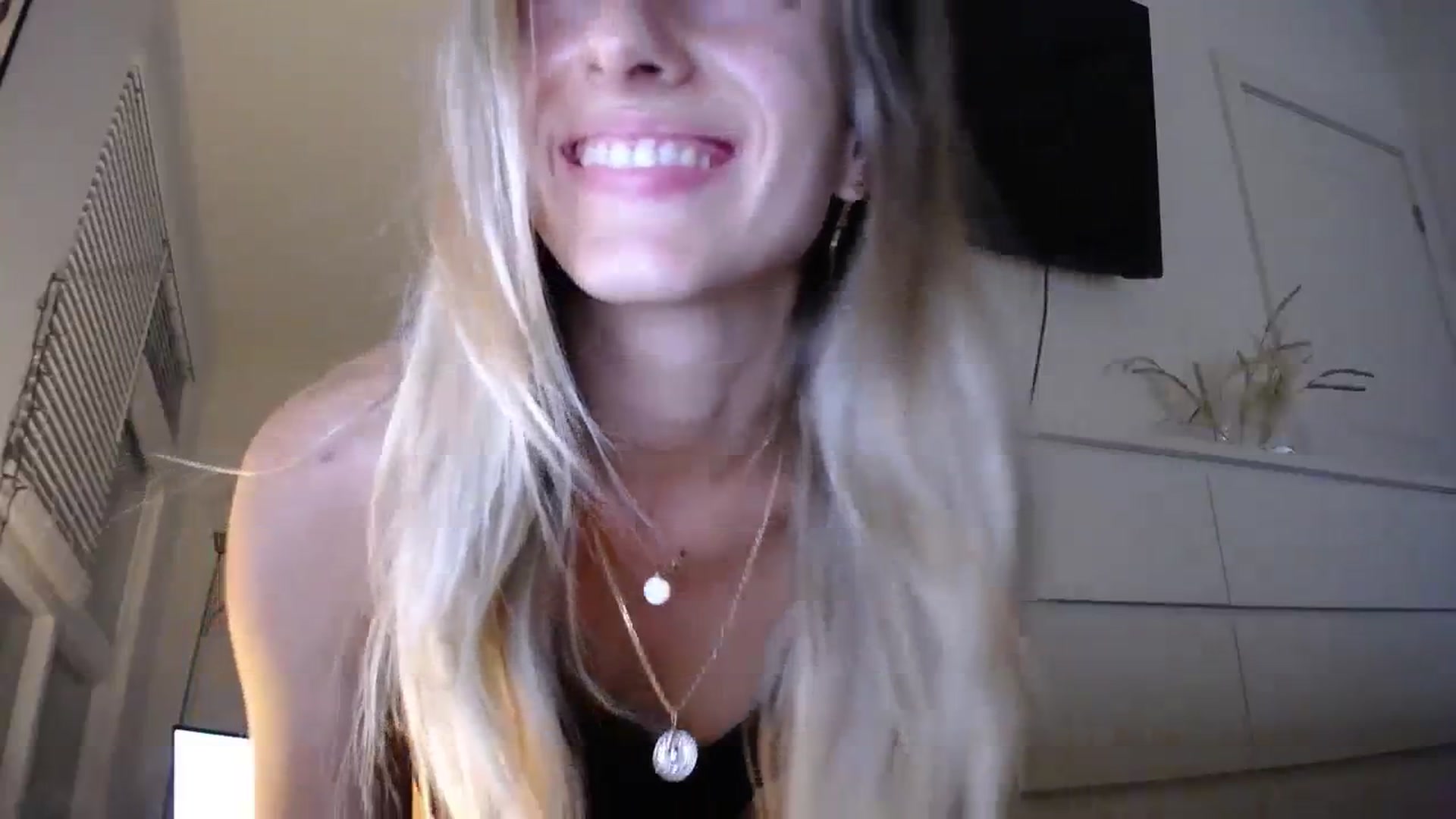 Gallery image thumbnail from Vodka_Queen's myfreecams stream on, 12/05/2023, 03:56 image 20 of 20