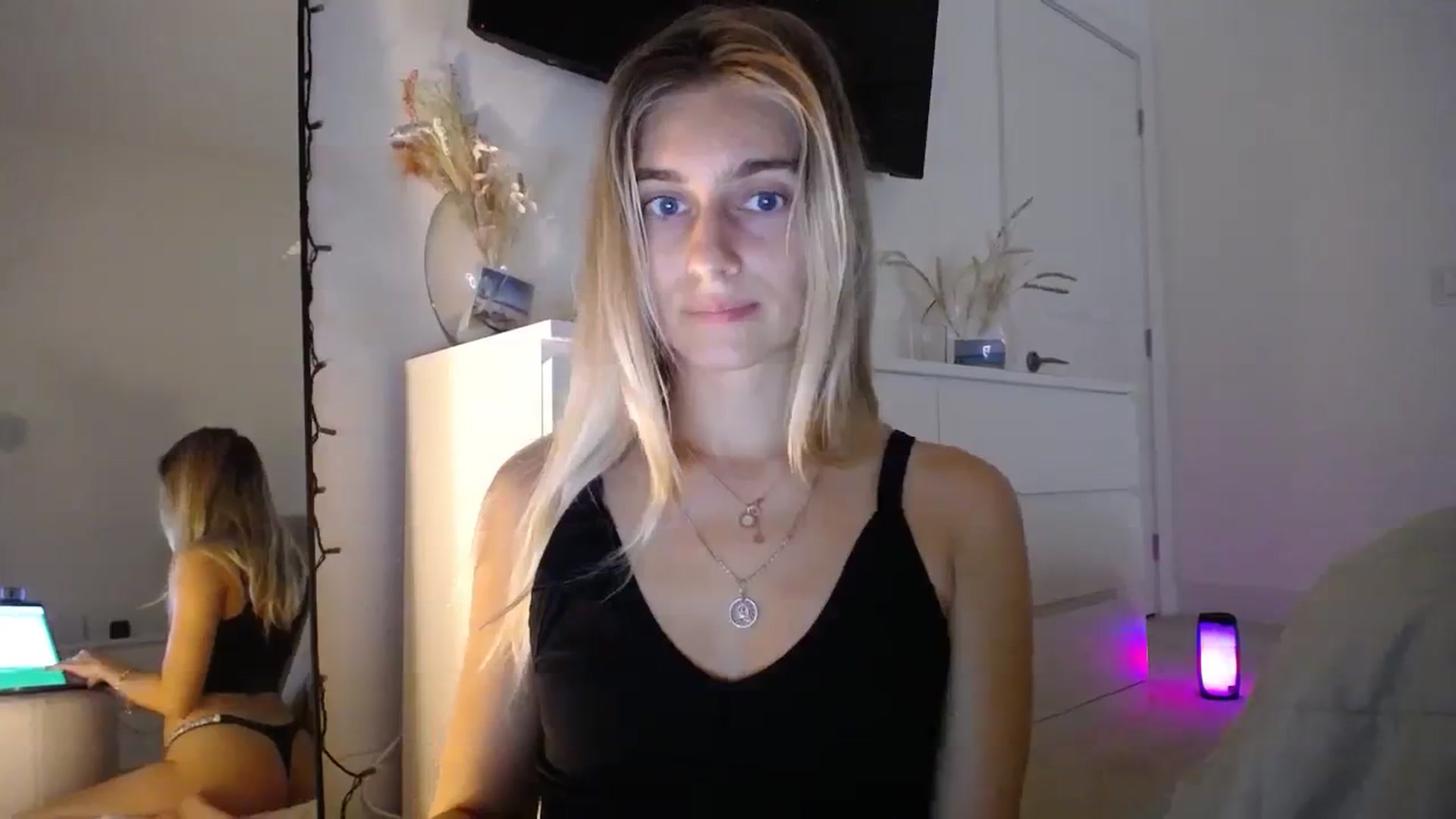 Gallery image thumbnail from Vodka_Queen's myfreecams stream on, 12/05/2023, 03:56 image 9 of 20