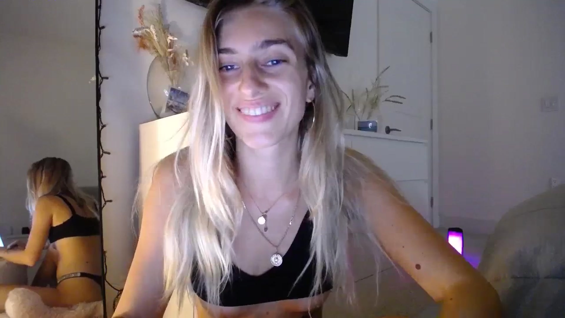 Gallery image thumbnail from Vodka_Queen's myfreecams stream on, 12/05/2023, 03:56 image 2 of 20
