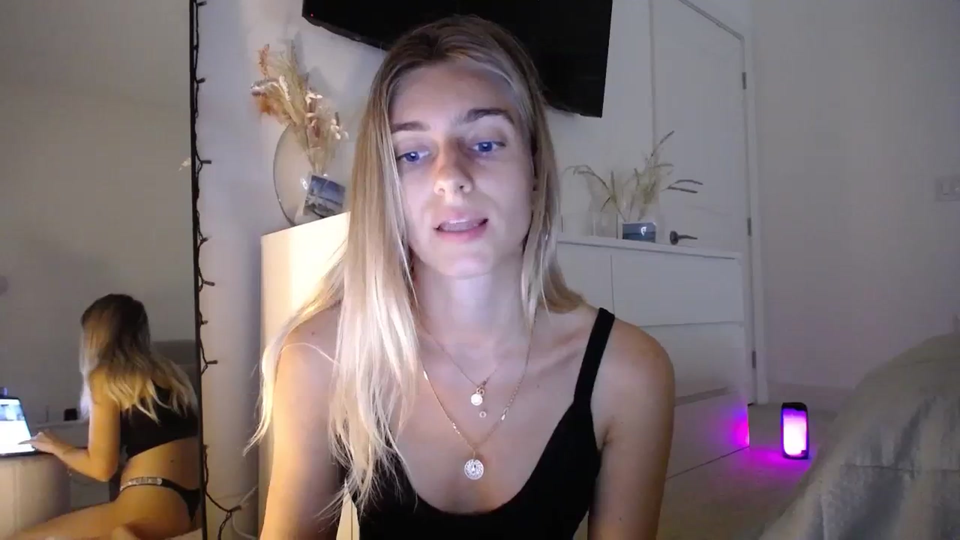 Gallery image thumbnail from Vodka_Queen's myfreecams stream on, 12/05/2023, 03:56 image 10 of 20