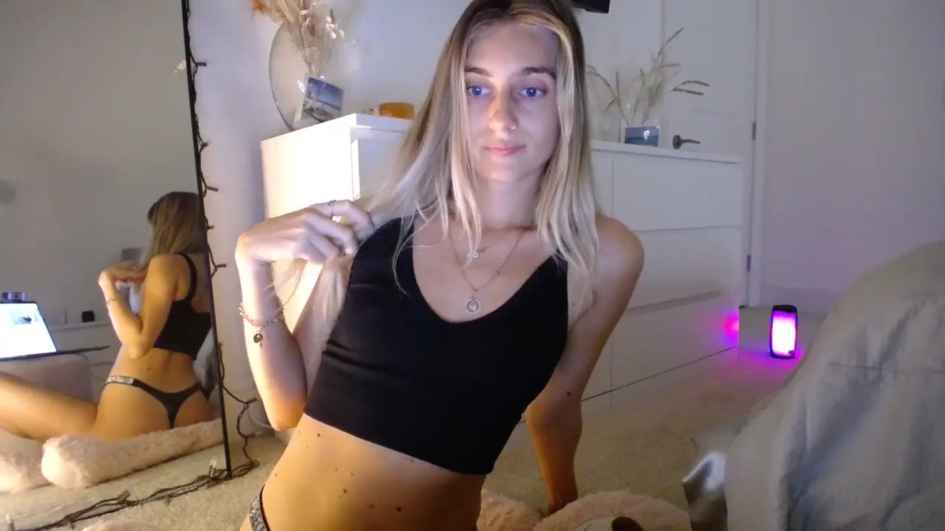 Gallery image thumbnail from Vodka_Queen's myfreecams stream on, 12/05/2023, 03:56 image 12 of 20
