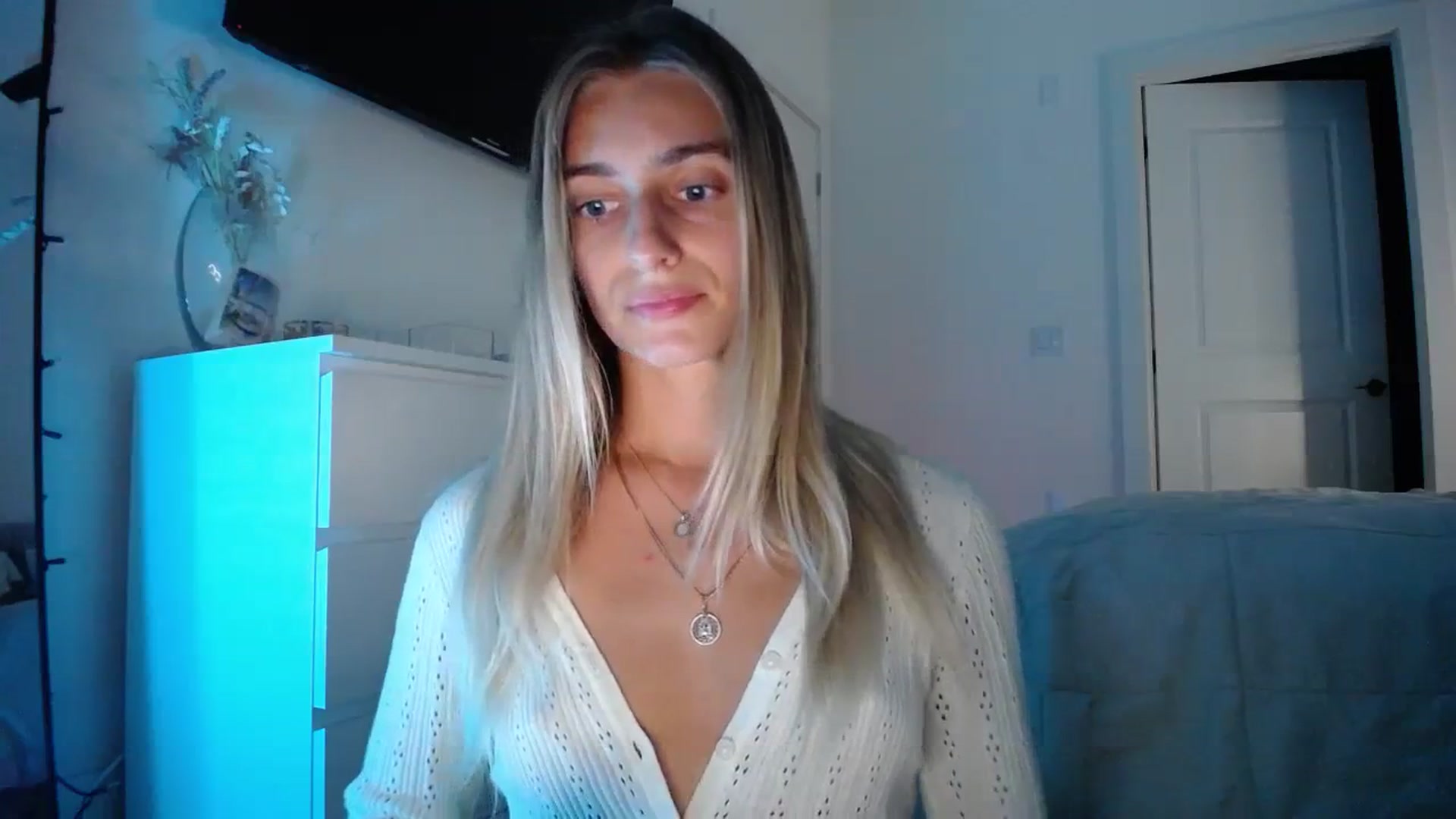 Gallery image thumbnail from Vodka_Queen's myfreecams stream on, 12/16/2023, 02:03 image 2 of 20