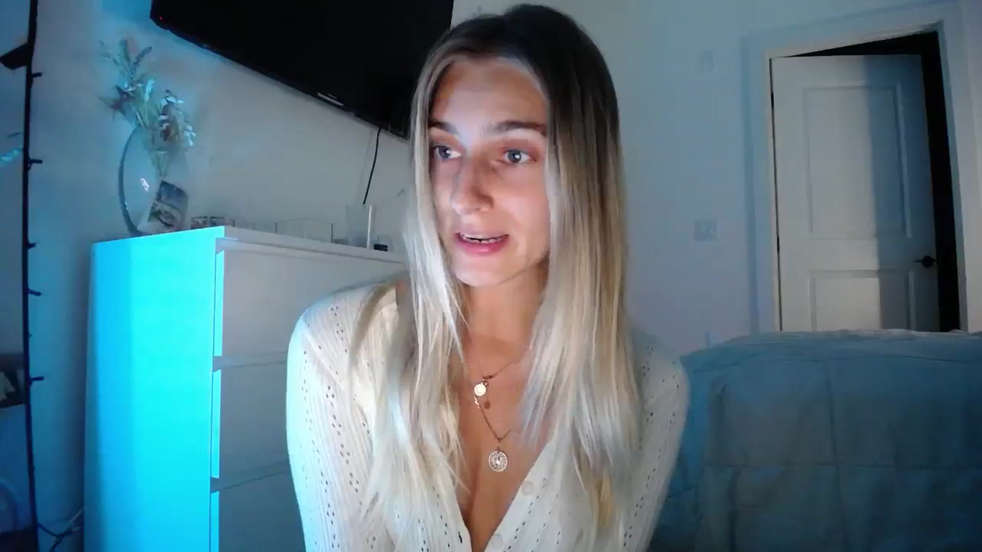 Gallery image thumbnail from Vodka_Queen's myfreecams stream on, 12/16/2023, 02:03 image 8 of 20