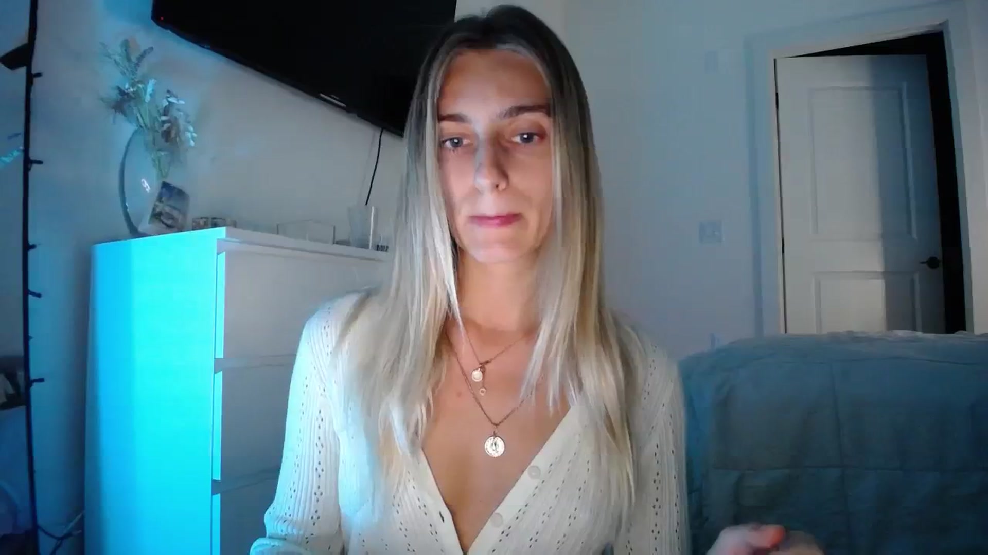 Gallery image thumbnail from Vodka_Queen's myfreecams stream on, 12/16/2023, 02:03 image 7 of 20