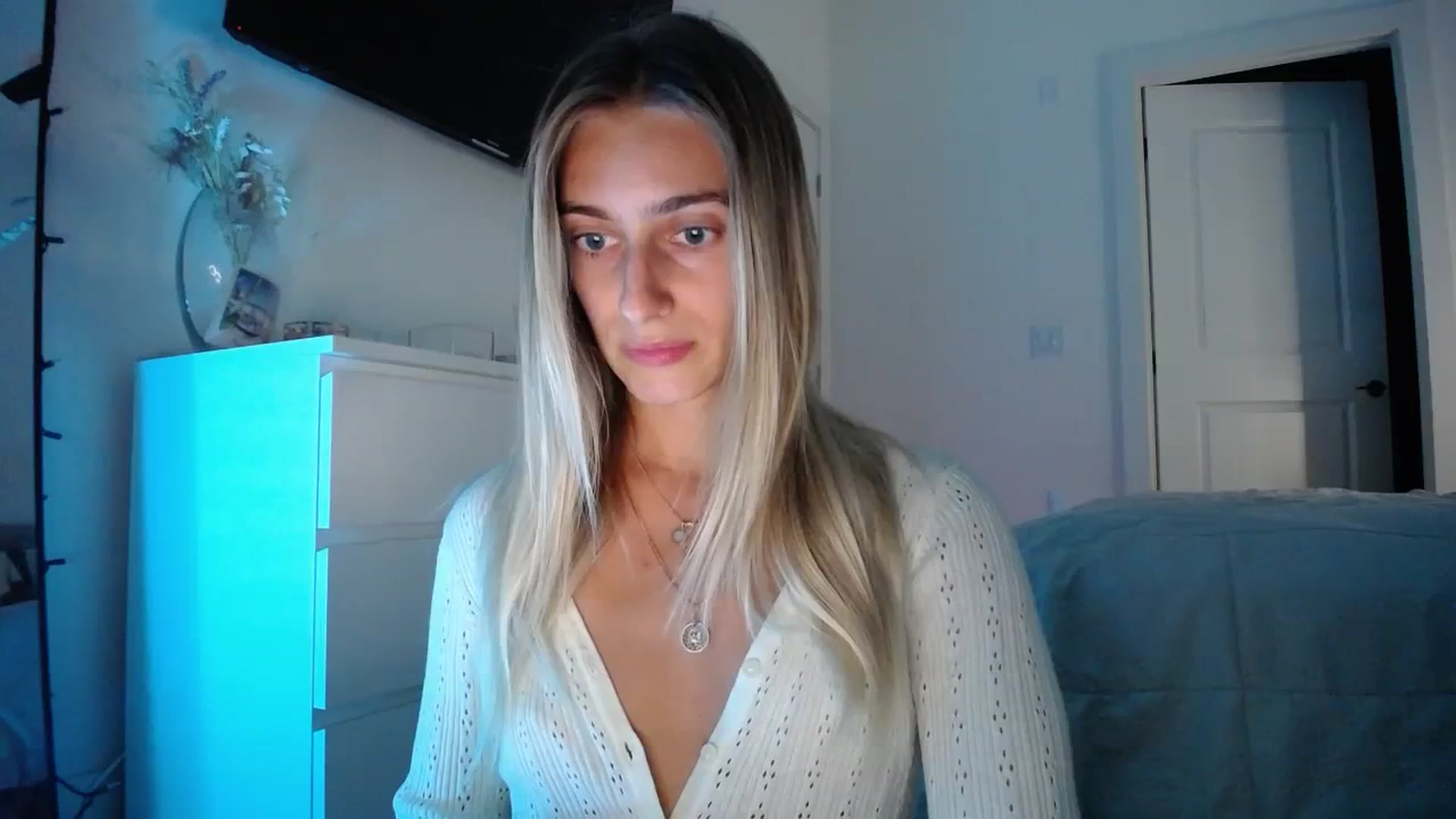 Gallery image thumbnail from Vodka_Queen's myfreecams stream on, 12/16/2023, 02:03 image 1 of 20