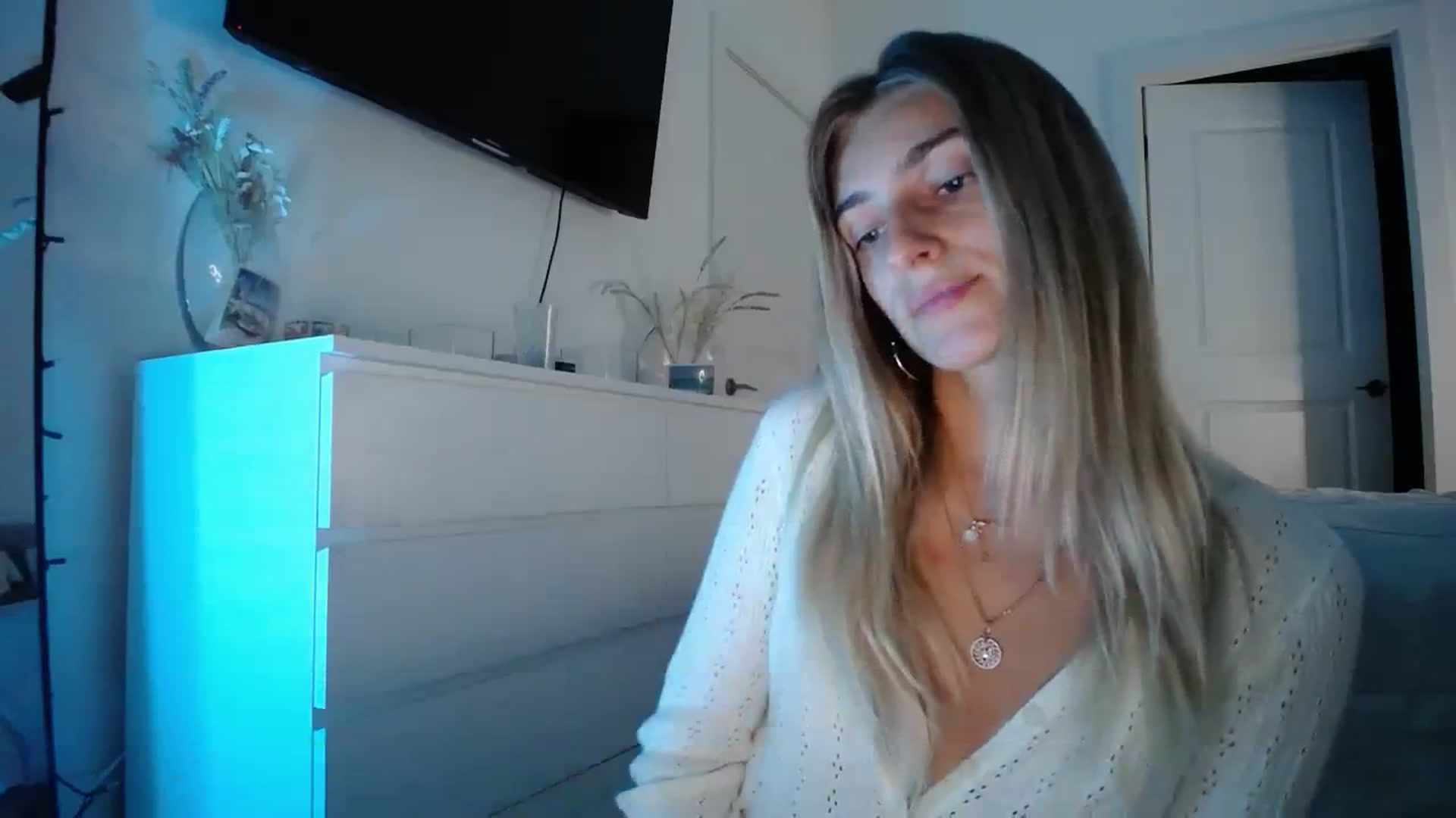 Gallery image thumbnail from Vodka_Queen's myfreecams stream on, 12/16/2023, 02:03 image 10 of 20