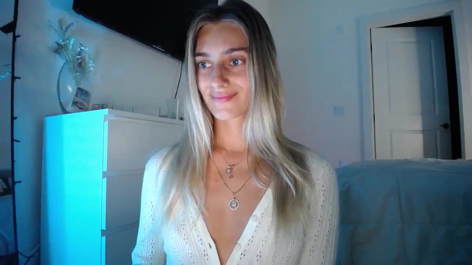Gallery image thumbnail from Vodka_Queen's myfreecams stream on, 12/16/2023, 02:03 image 5 of 20