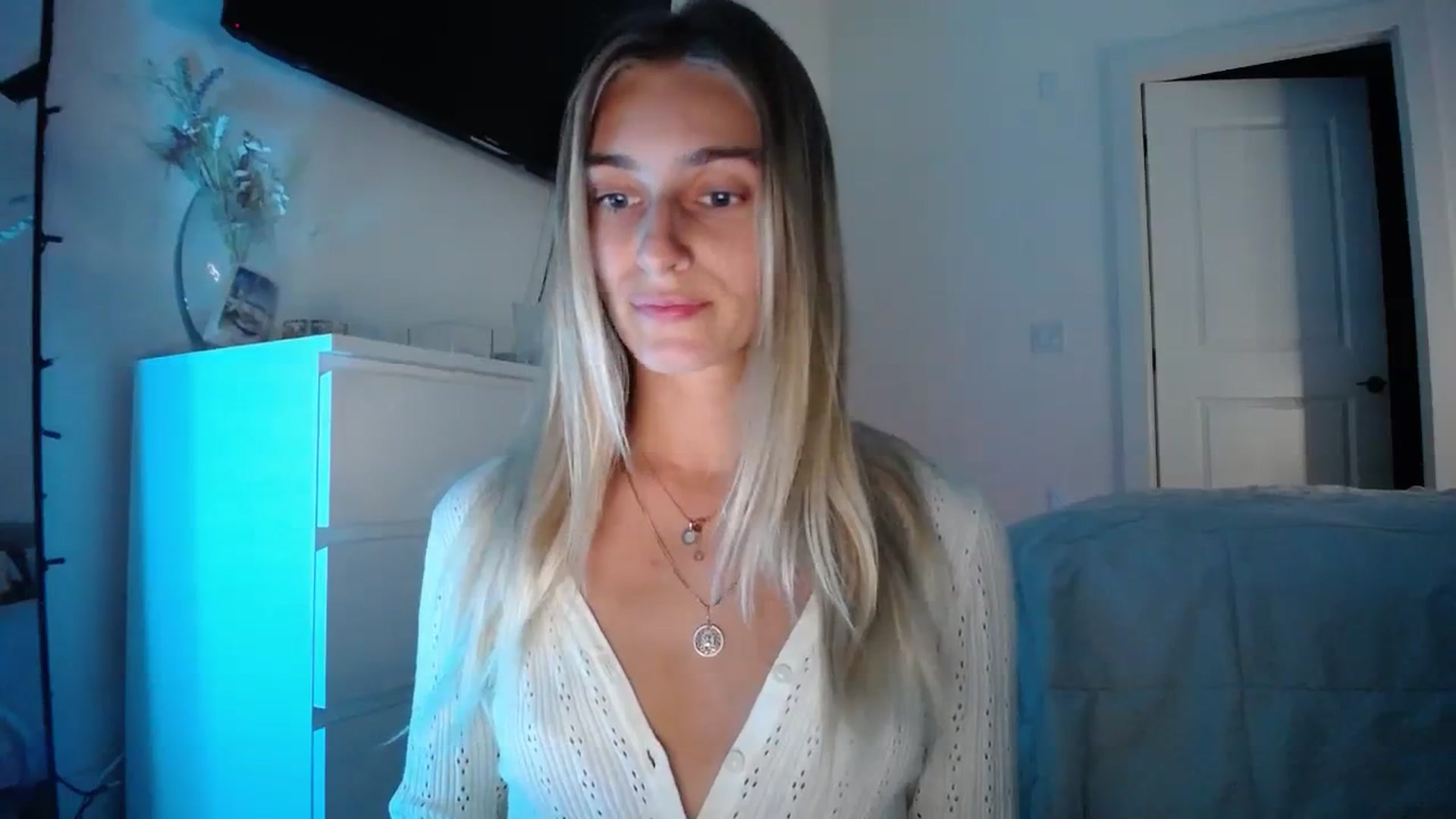 Gallery image thumbnail from Vodka_Queen's myfreecams stream on, 12/16/2023, 02:03 image 4 of 20