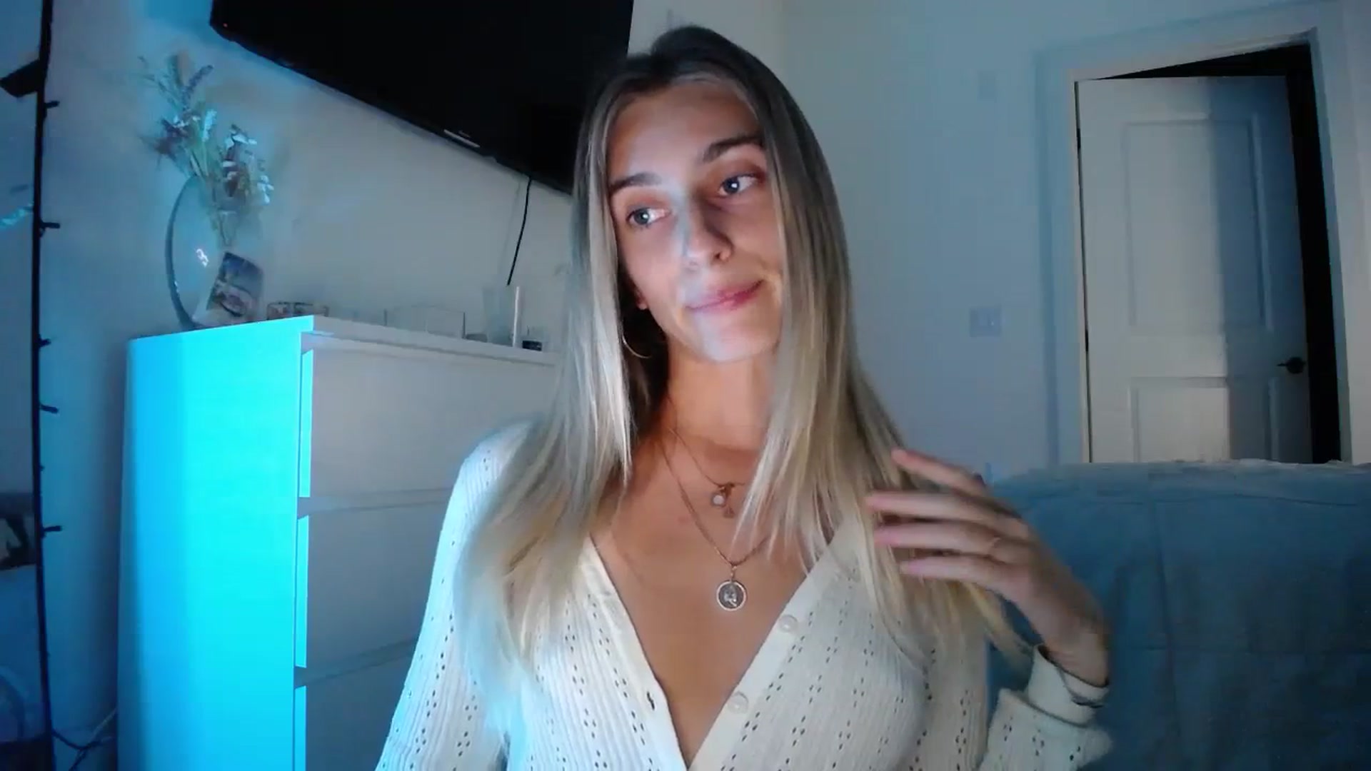 Gallery image thumbnail from Vodka_Queen's myfreecams stream on, 12/16/2023, 02:03 image 6 of 20