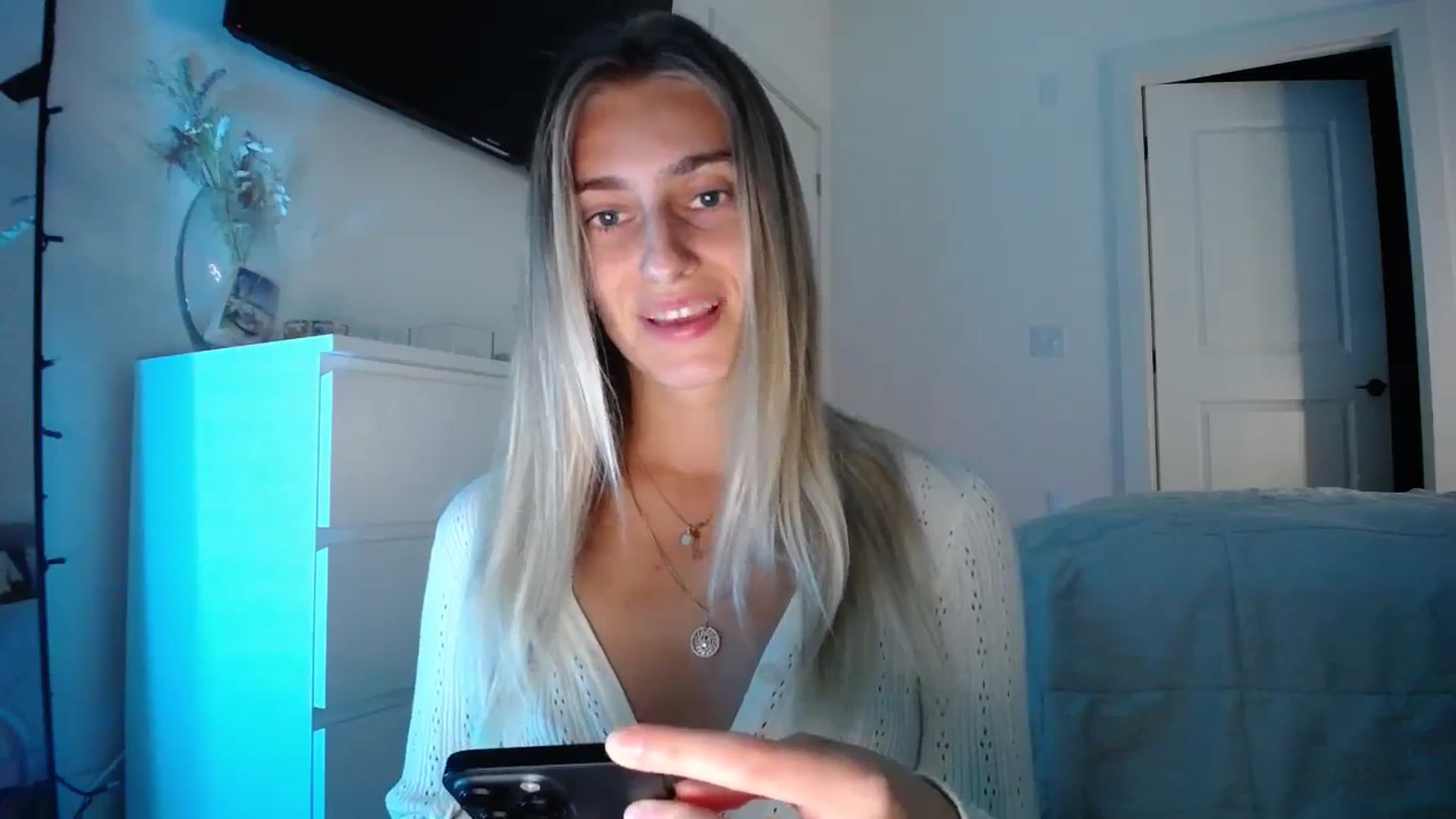 Gallery image thumbnail from Vodka_Queen's myfreecams stream on, 12/16/2023, 02:03 image 3 of 20