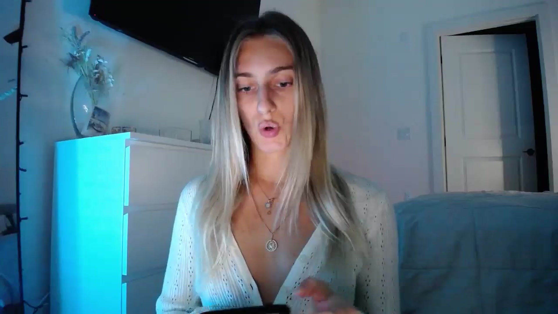 Gallery image thumbnail from Vodka_Queen's myfreecams stream on, 12/16/2023, 02:03 image 19 of 20