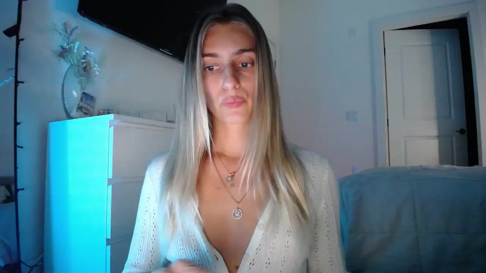 Gallery image thumbnail from Vodka_Queen's myfreecams stream on, 12/16/2023, 02:03 image 13 of 20