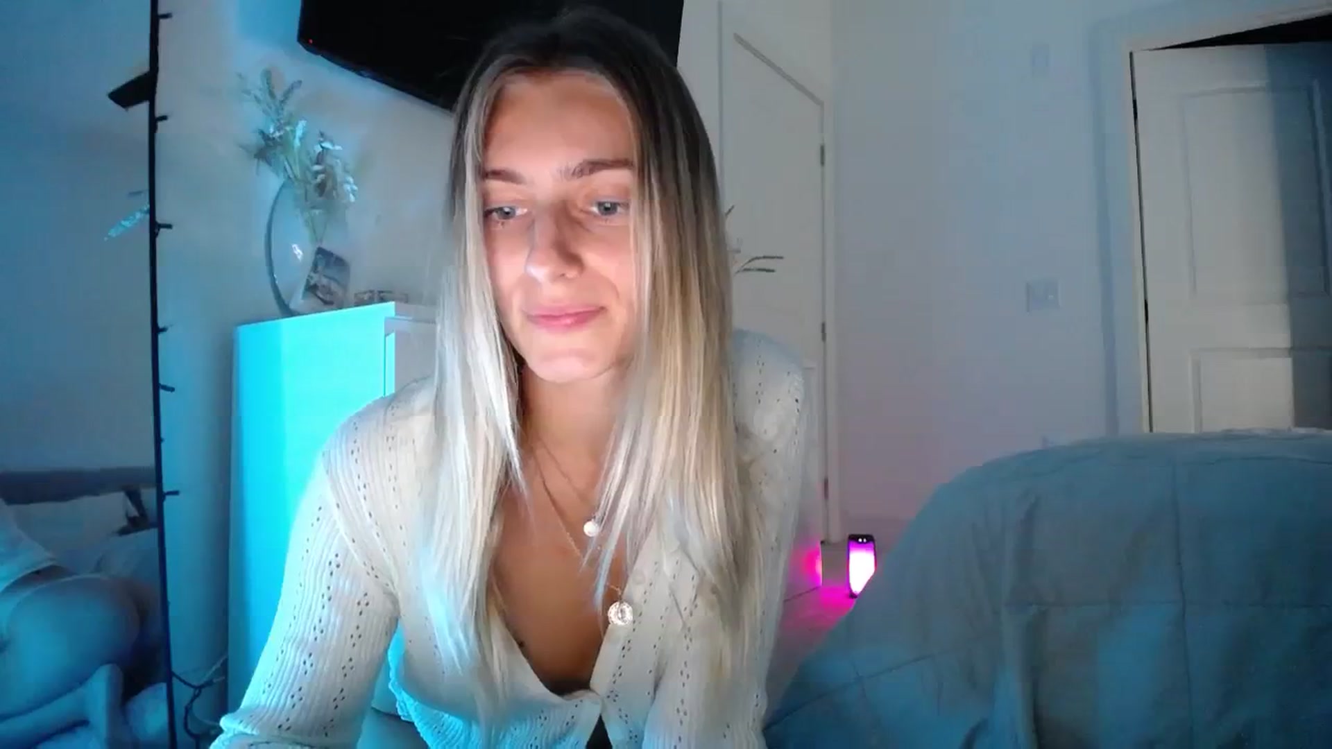 Gallery image thumbnail from Vodka_Queen's myfreecams stream on, 12/16/2023, 03:03 image 2 of 20