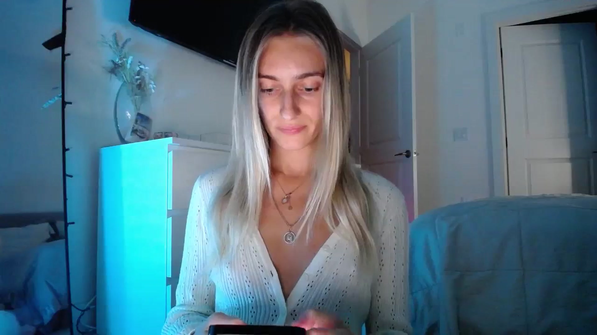 Gallery image thumbnail from Vodka_Queen's myfreecams stream on, 12/16/2023, 03:03 image 4 of 20