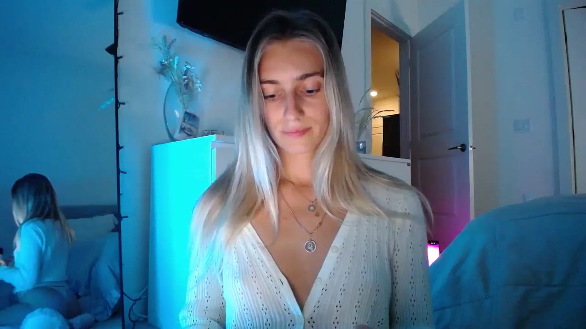 Gallery image thumbnail from Vodka_Queen's myfreecams stream on, 12/16/2023, 03:03 image 19 of 20