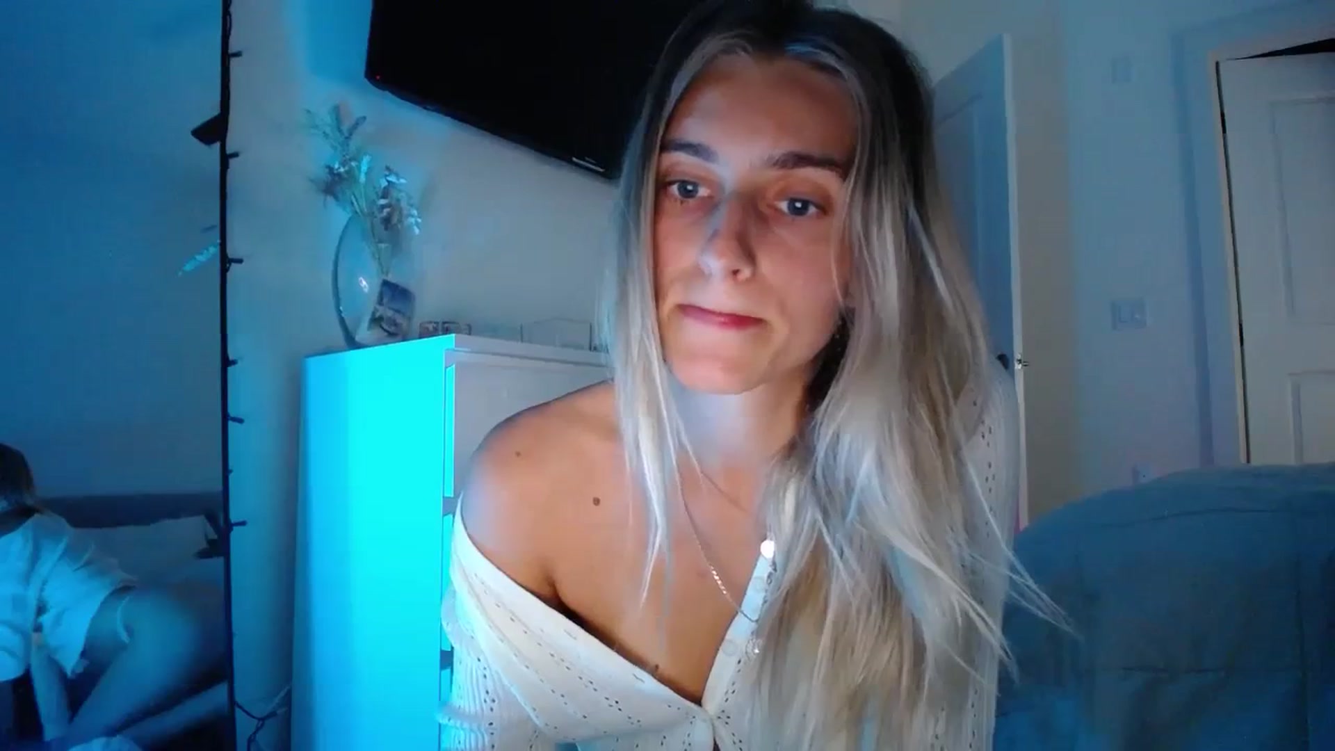 Gallery image thumbnail from Vodka_Queen's myfreecams stream on, 12/16/2023, 03:03 image 18 of 20