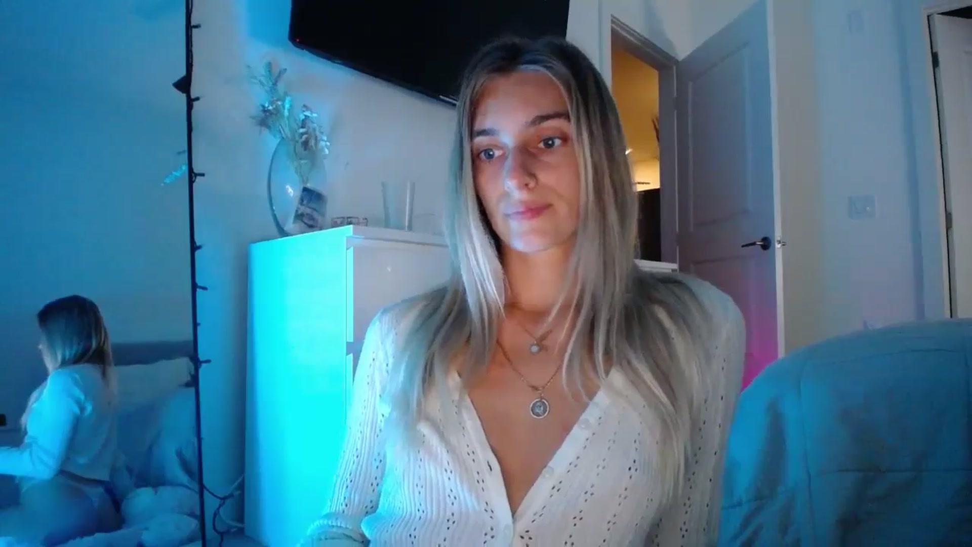 Gallery image thumbnail from Vodka_Queen's myfreecams stream on, 12/16/2023, 04:53 image 17 of 20