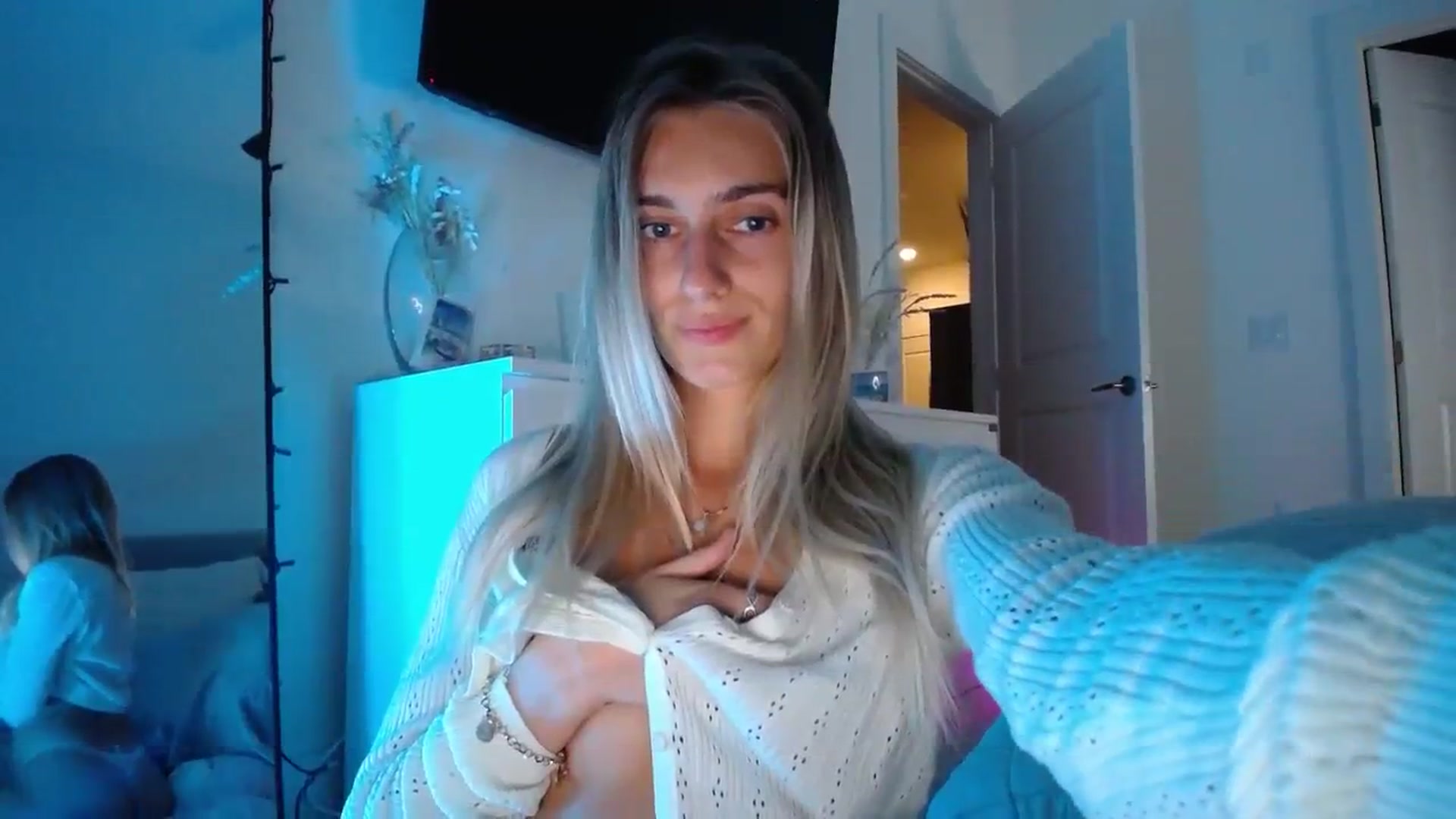 Gallery image thumbnail from Vodka_Queen's myfreecams stream on, 12/16/2023, 04:53 image 14 of 20