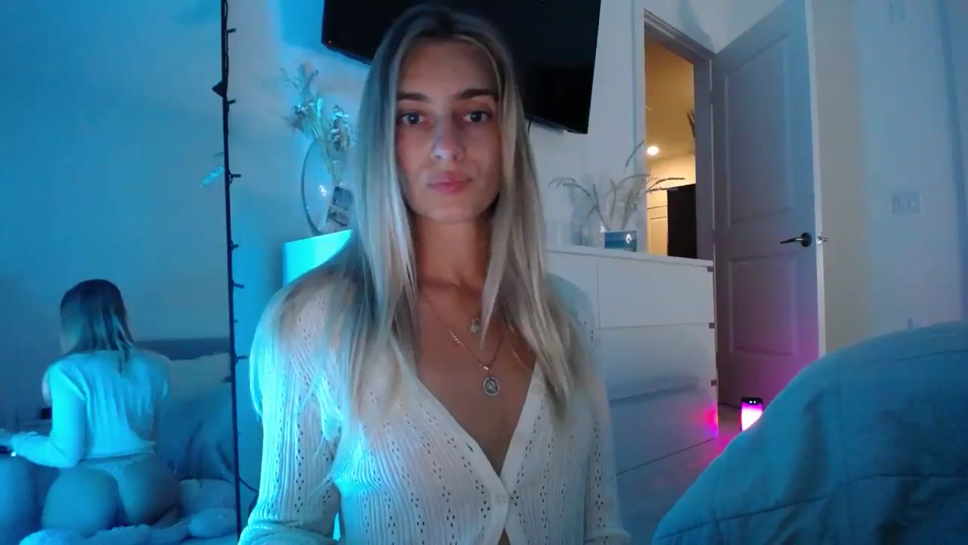 Gallery image thumbnail from Vodka_Queen's myfreecams stream on, 12/16/2023, 04:53 image 16 of 20