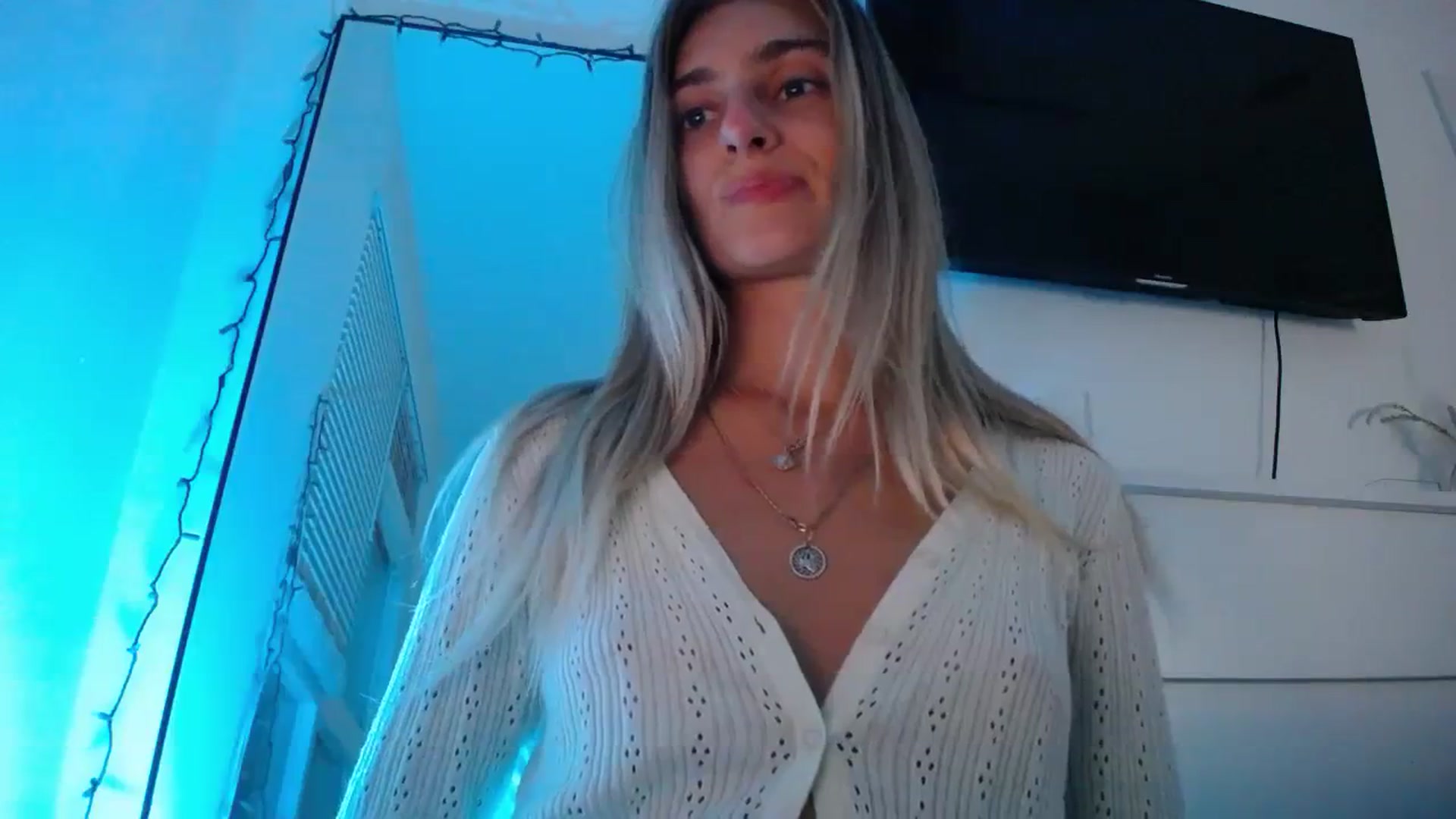 Gallery image thumbnail from Vodka_Queen's myfreecams stream on, 12/16/2023, 04:53 image 19 of 20