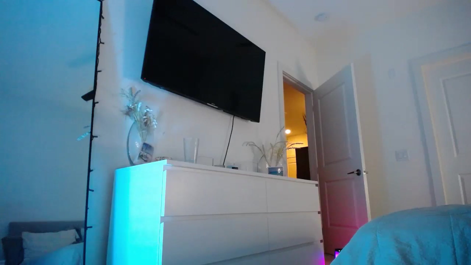 Gallery image thumbnail from Vodka_Queen's myfreecams stream on, 12/16/2023, 04:53 image 10 of 20