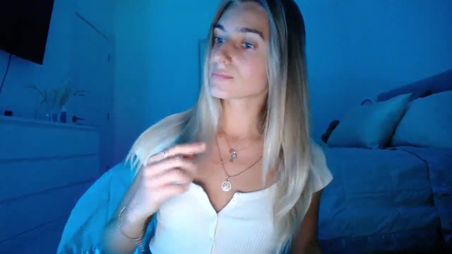 Gallery image thumbnail from Vodka_Queen's myfreecams stream on, 12/17/2023, 01:45 image 14 of 20