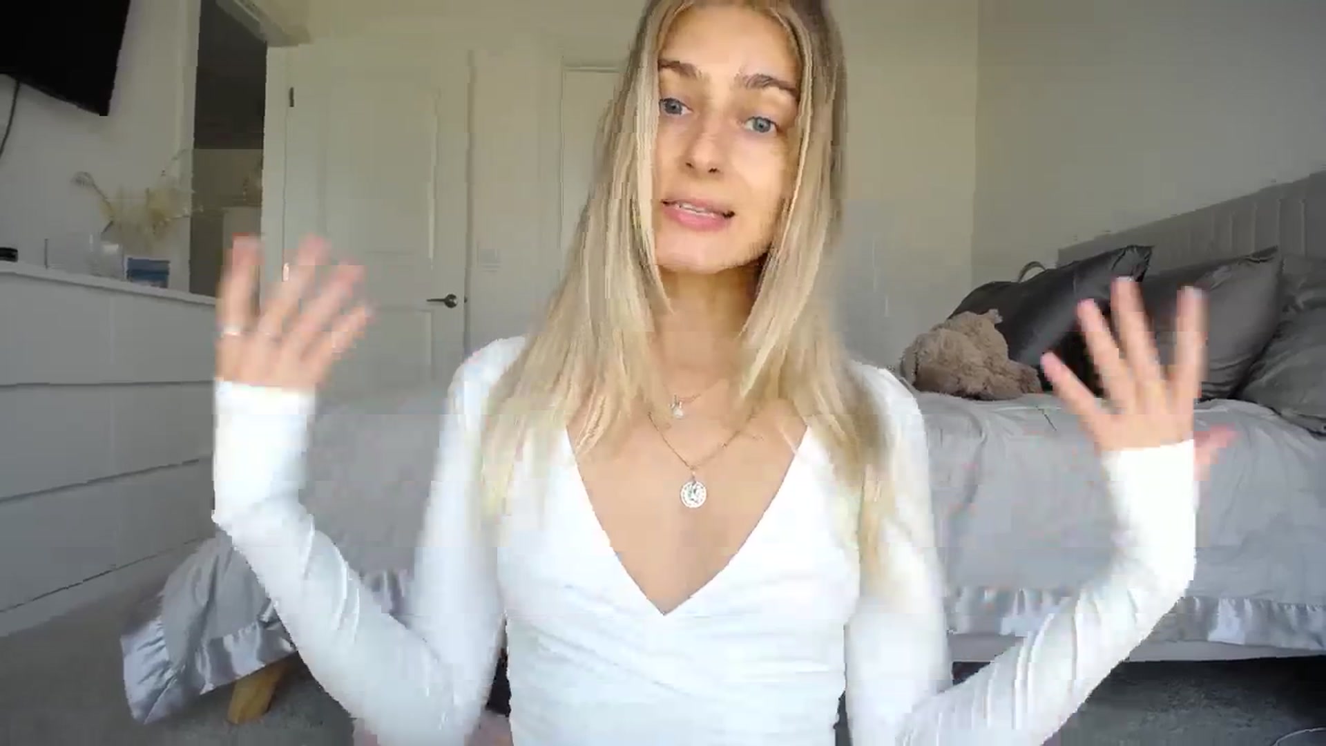 Gallery image thumbnail from Vodka_Queen's myfreecams stream on, 12/29/2023, 23:25 image 3 of 20