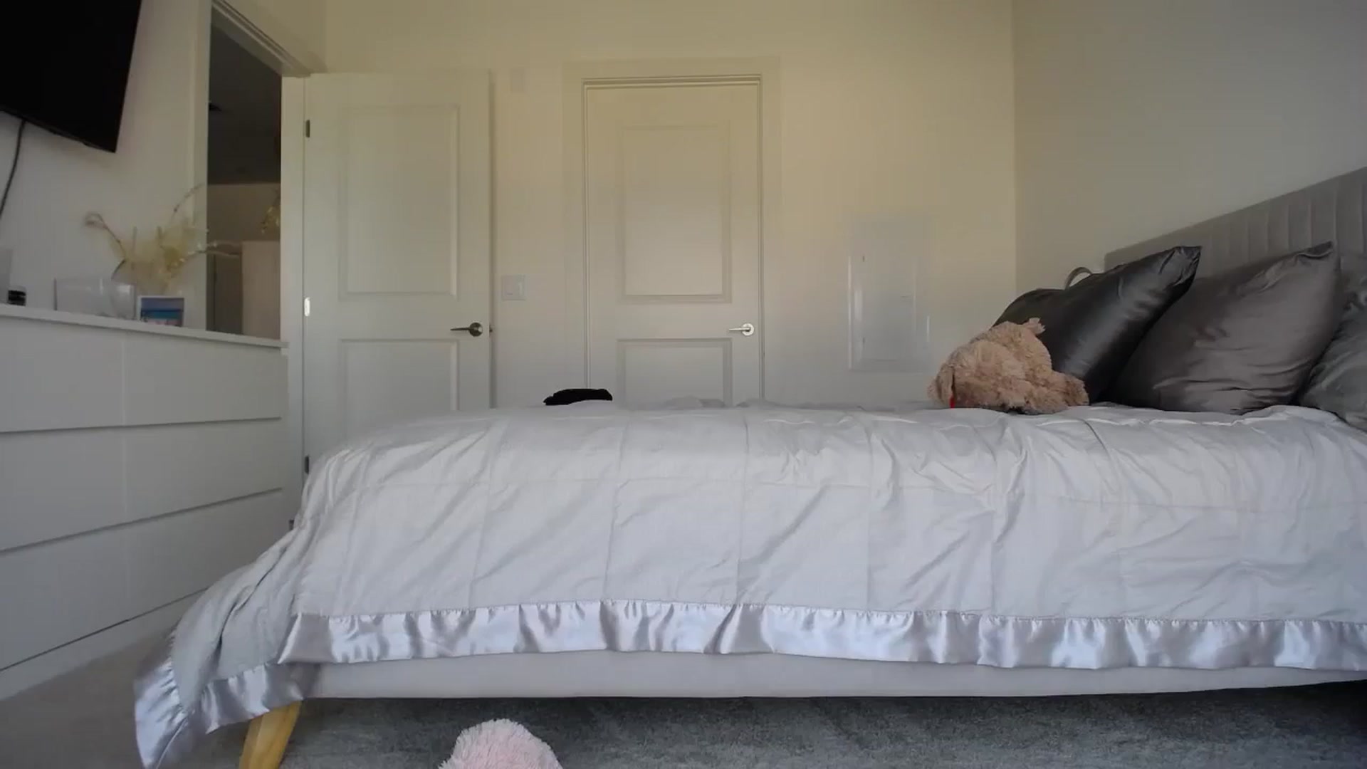 Gallery image thumbnail from Vodka_Queen's myfreecams stream on, 12/29/2023, 23:25 image 18 of 20