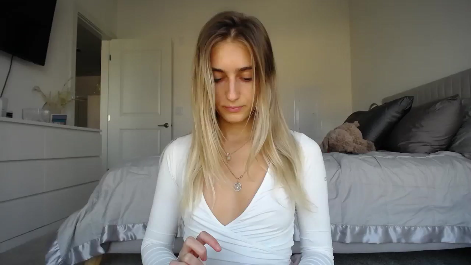 Gallery image thumbnail from Vodka_Queen's myfreecams stream on, 12/30/2023, 24:25 image 4 of 20