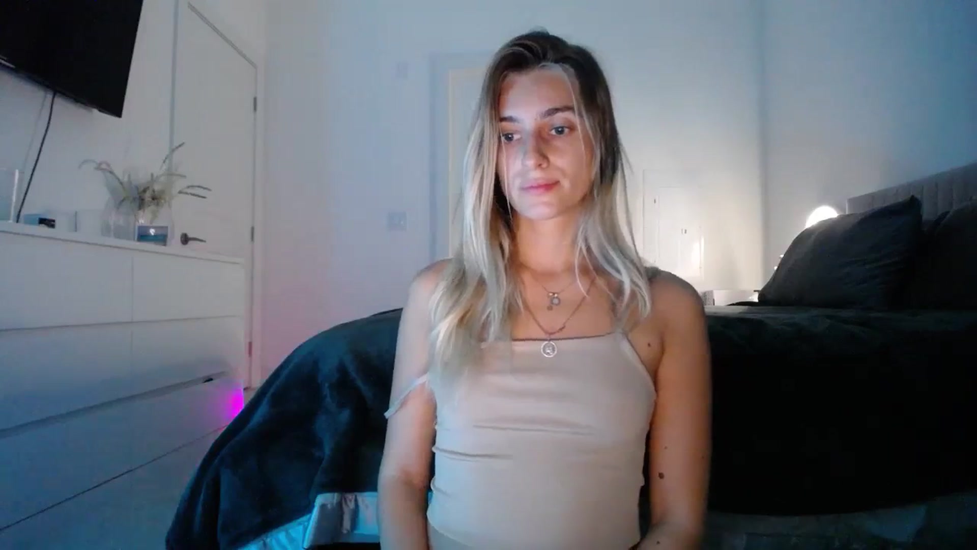 Gallery image thumbnail from Vodka_Queen's myfreecams stream on, 01/05/2024, 05:41 image 20 of 20
