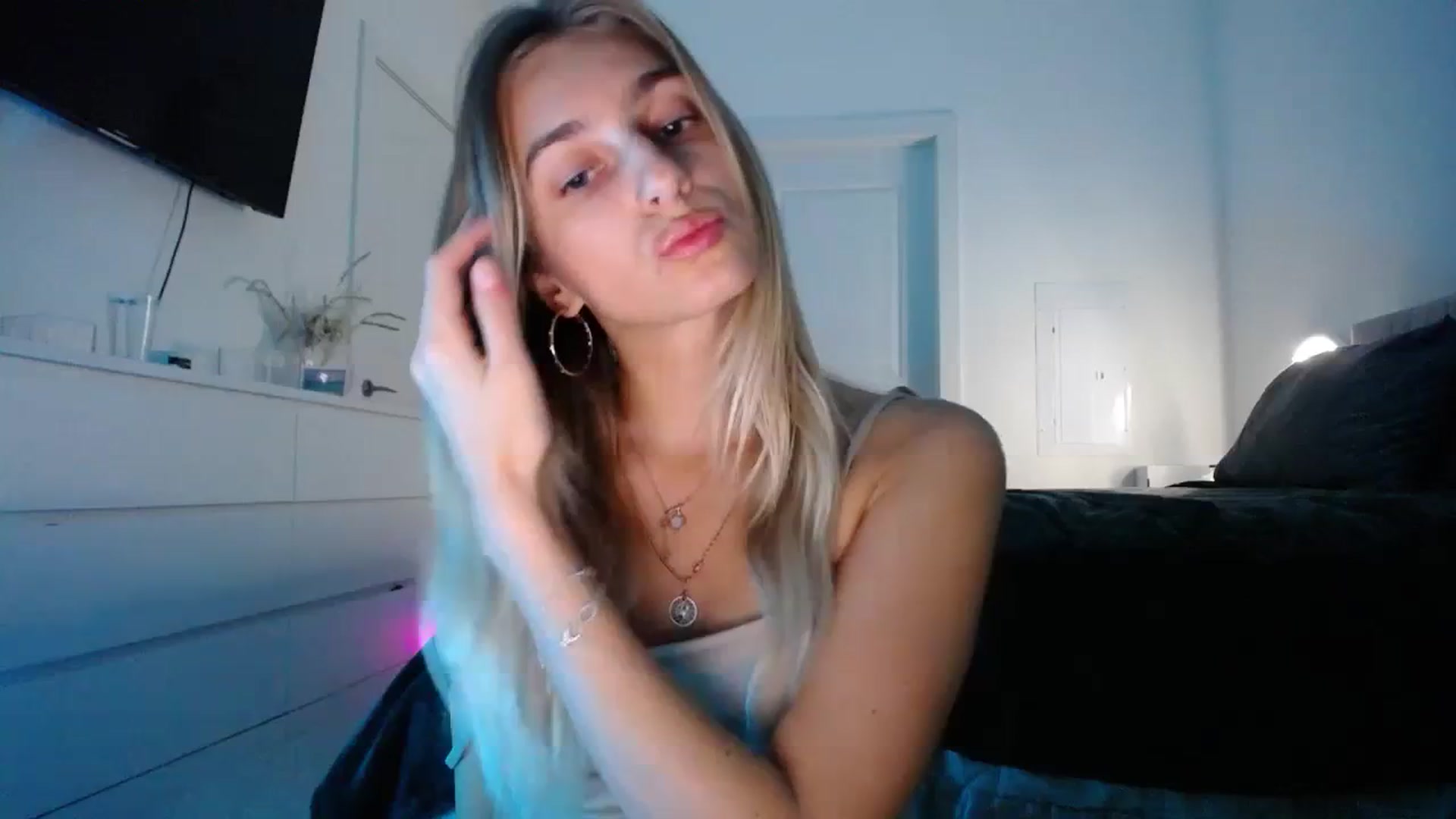 Gallery image thumbnail from Vodka_Queen's myfreecams stream on, 01/05/2024, 05:41 image 3 of 20