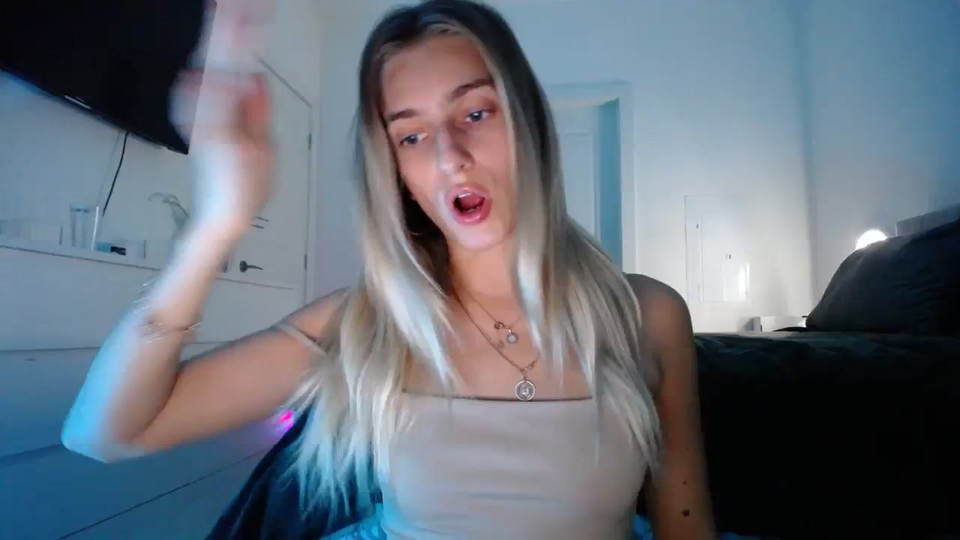 Gallery image thumbnail from Vodka_Queen's myfreecams stream on, 01/05/2024, 05:41 image 1 of 20