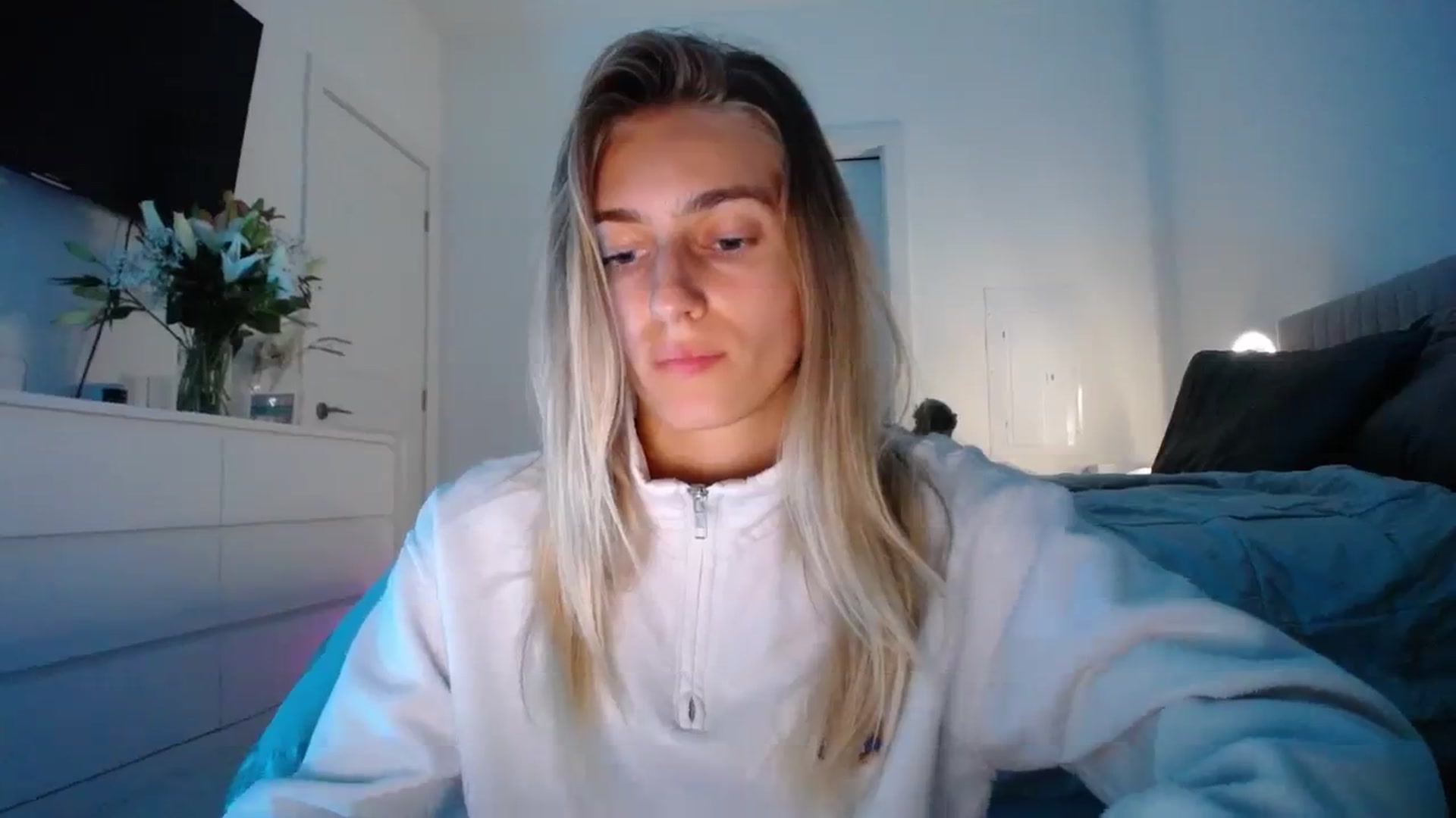 Gallery image thumbnail from Vodka_Queen's myfreecams stream on, 01/14/2024, 02:05 image 18 of 20