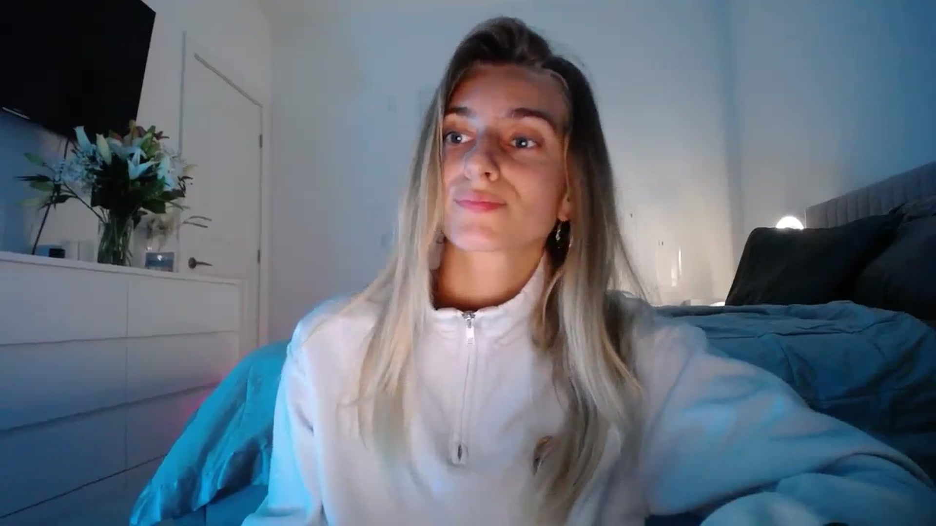 Gallery image thumbnail from Vodka_Queen's myfreecams stream on, 01/14/2024, 02:05 image 17 of 20
