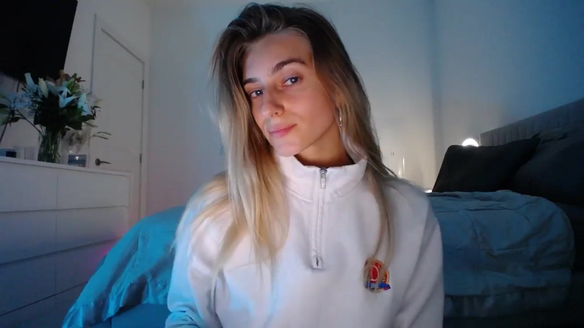 Gallery image thumbnail from Vodka_Queen's myfreecams stream on, 01/14/2024, 02:05 image 6 of 20